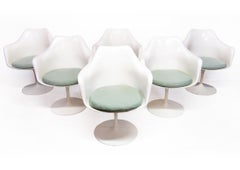 Table de salle à manger Tulip et six chaises des années 1970 par Eero Saarinen pour Knoll