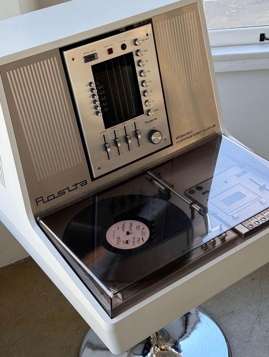 Rosita Comannder Luxus stereo system, 1970’s. Equip with Phillips record player, cassette deck, AM/FM radio and built-in speakers. In good vintage condition.