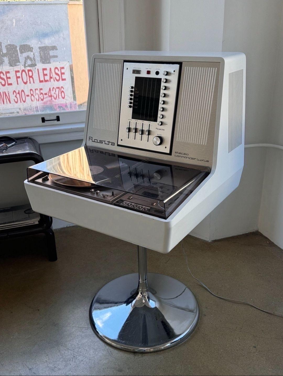 1970's Rosita Commander Luxus Stereo System In Good Condition For Sale In Los Angeles, CA