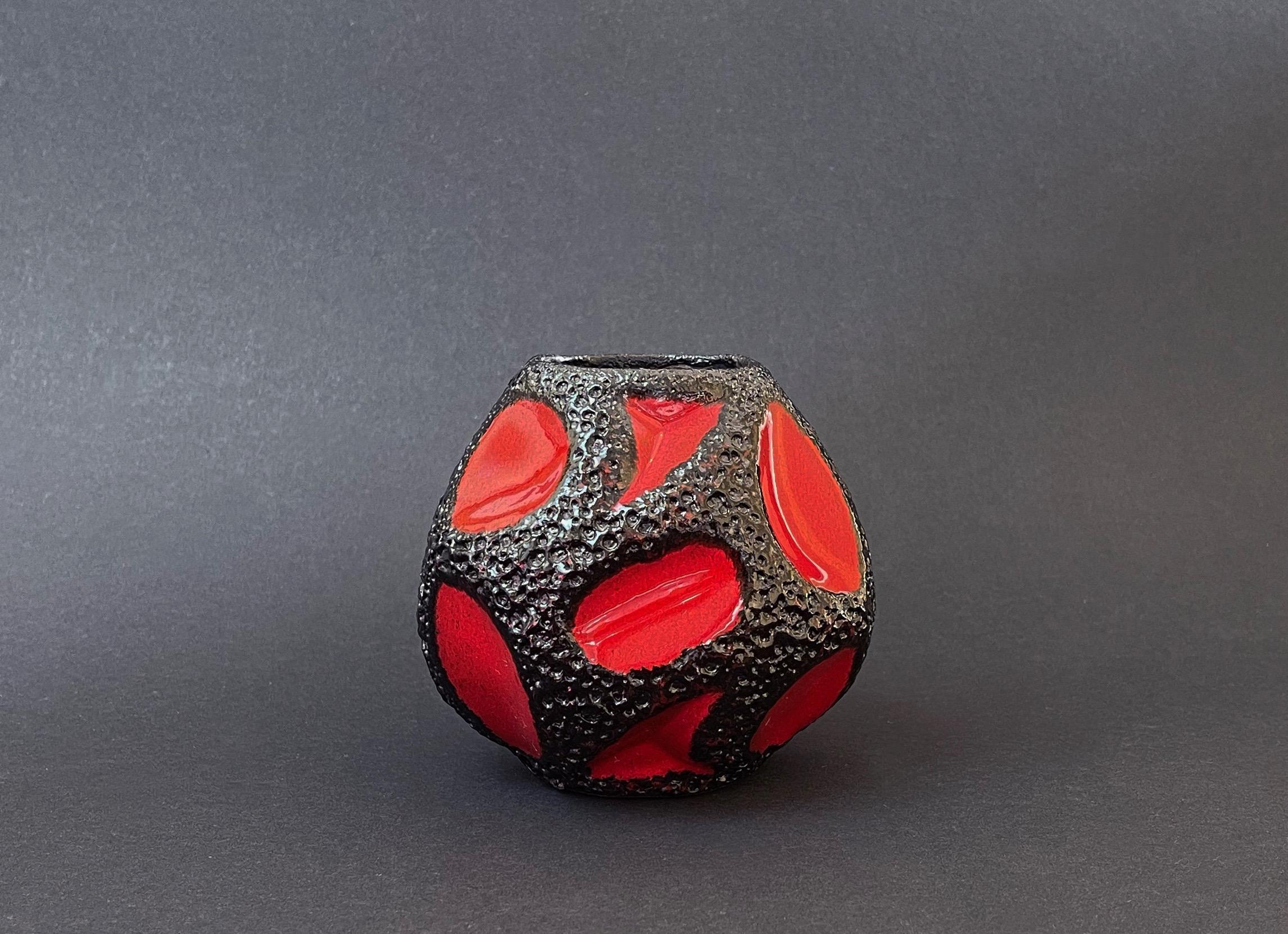 Modern 1970s Roth Keramik Studio Art Pottery Vase ‘’Fat Lava’’ Red, West Germany For Sale