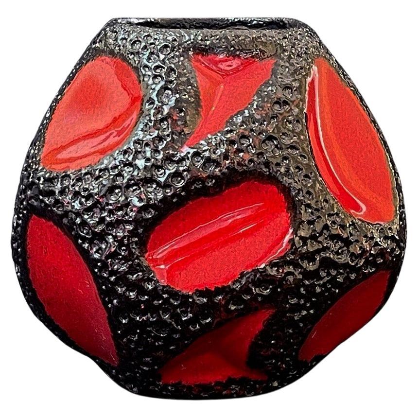 1970s Roth Keramik Studio Art Pottery Jarrón ''Fat Lava'' Rojo, Alemania Occidental
