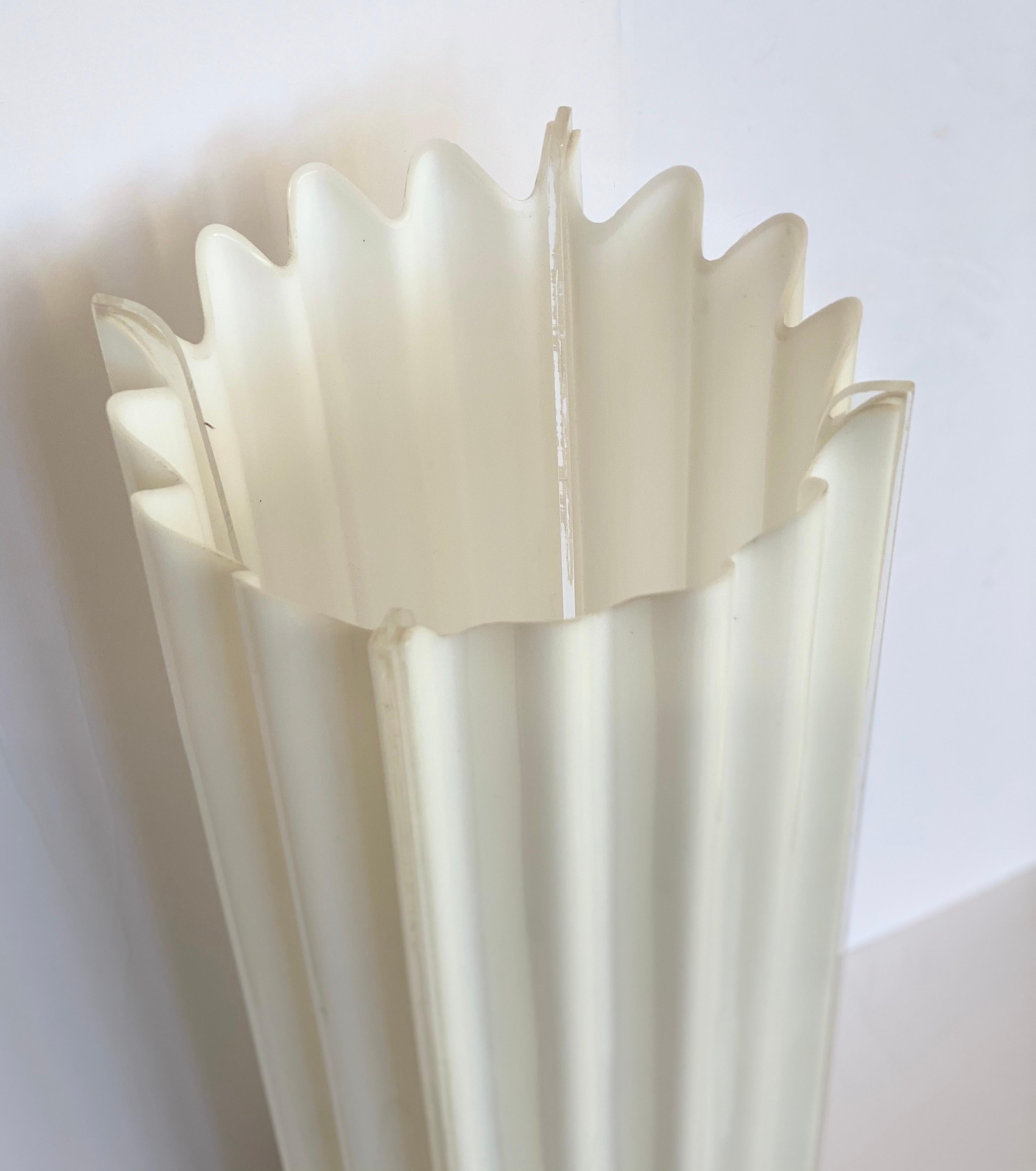 1970s Rougier White Fluted Acrylic Table Lamp In Good Condition In Farmington Hills, MI