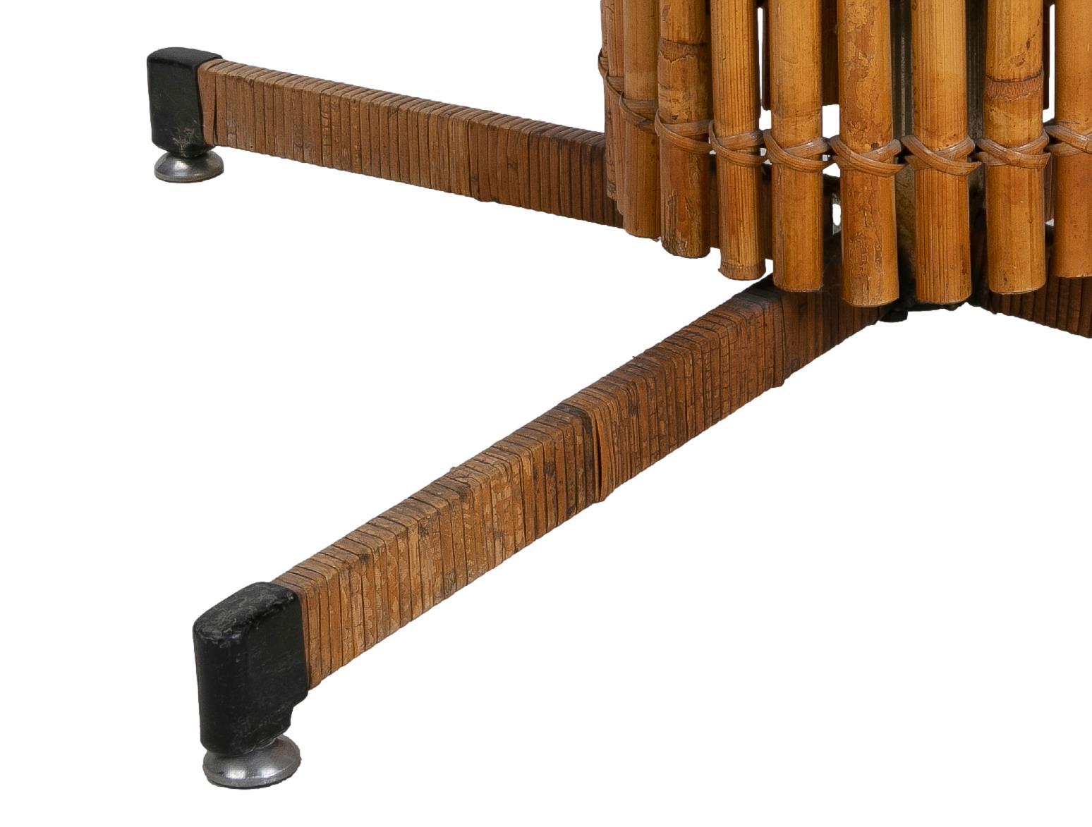 Table ronde des années 1970 avec plateau de table en bambou et structure en acier Formica en vente 6