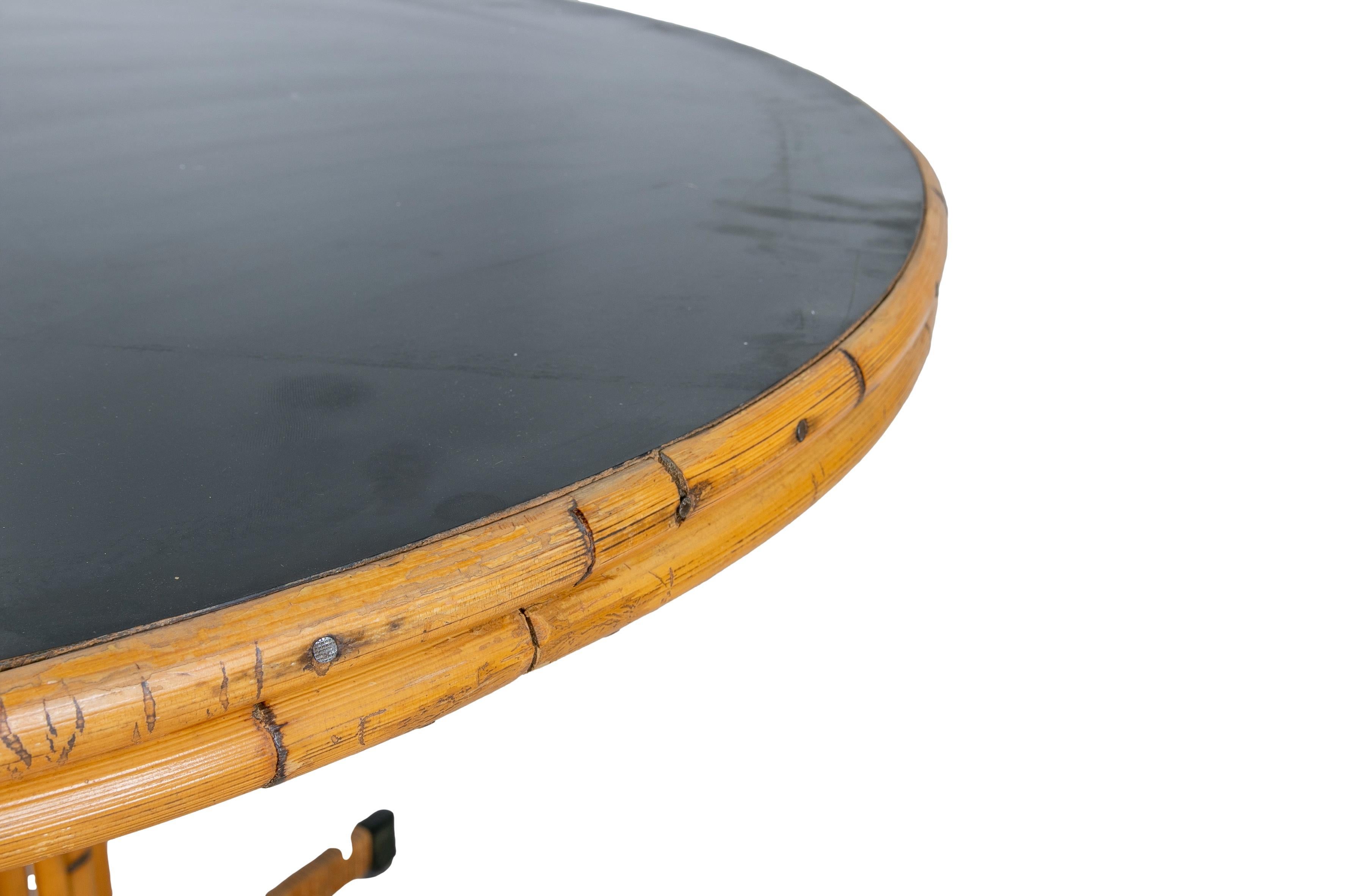 Table ronde des années 1970 avec plateau de table en bambou et structure en acier Formica en vente 3