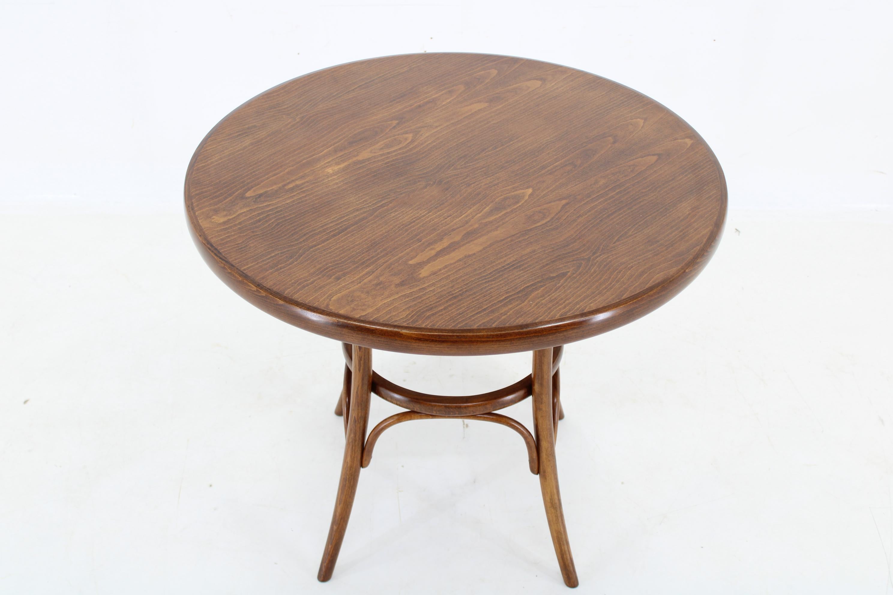 Mid-Century Modern 1970s Round Beech Bentwood Table by Ton,  Czechoslovakia