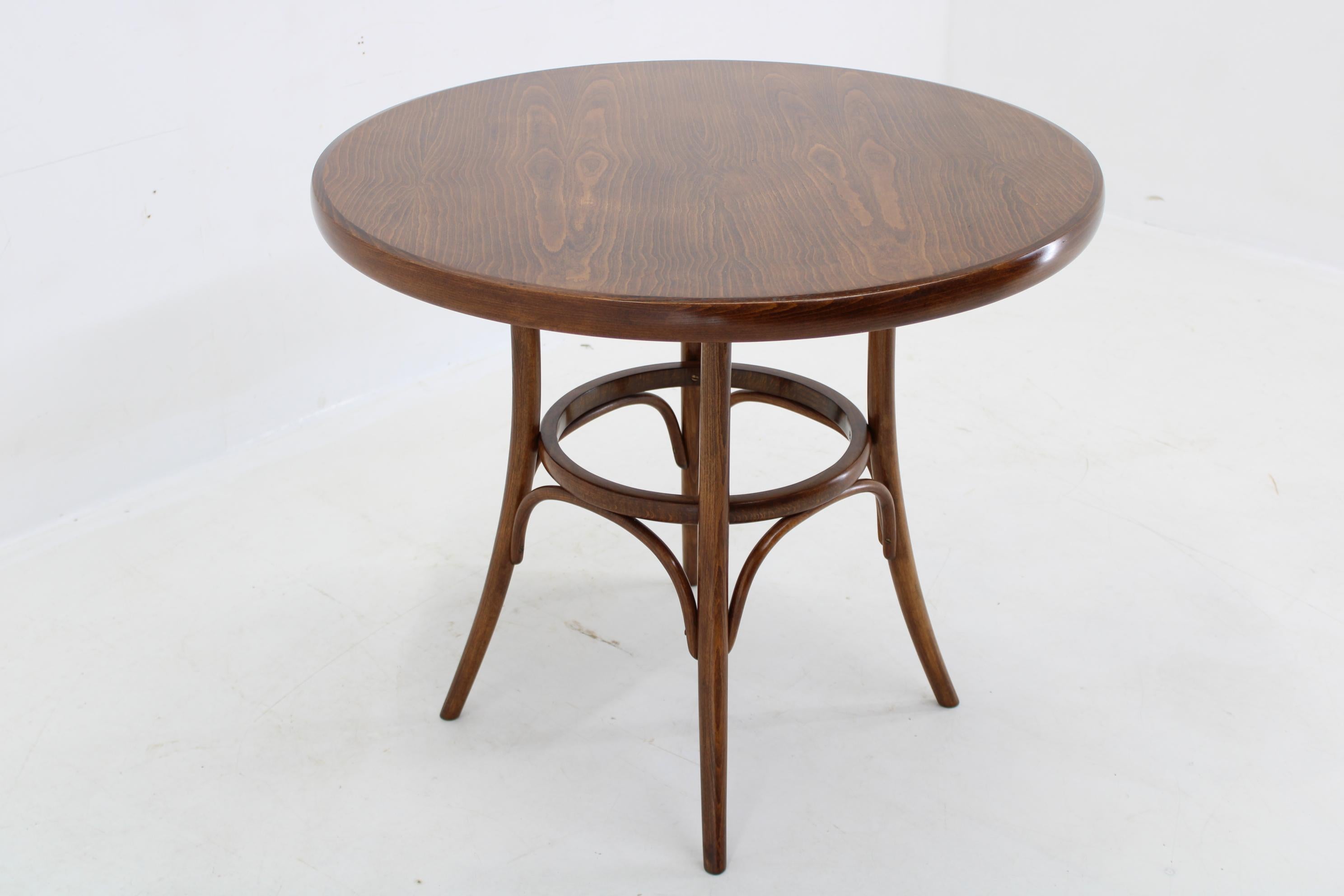 Late 20th Century 1970s Round Beech Bentwood Table by Ton,  Czechoslovakia For Sale