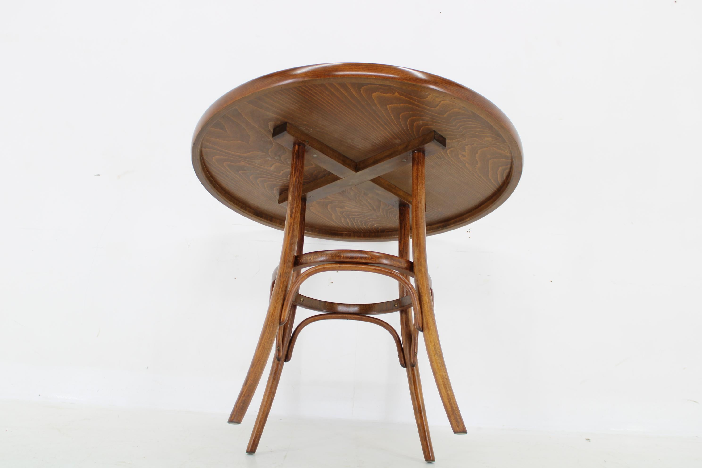 1970s Round Beech Bentwood Table by Ton,  Czechoslovakia 2