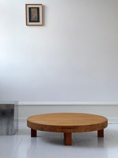 1970s round coffee table by danish cabinet maker in solid patinated pine wood.