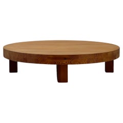 1970s round coffee table by danish cabinet maker in solid patinated pine wood. 1970s round coffee table by danish cabinet maker in solid patinated pine wood.