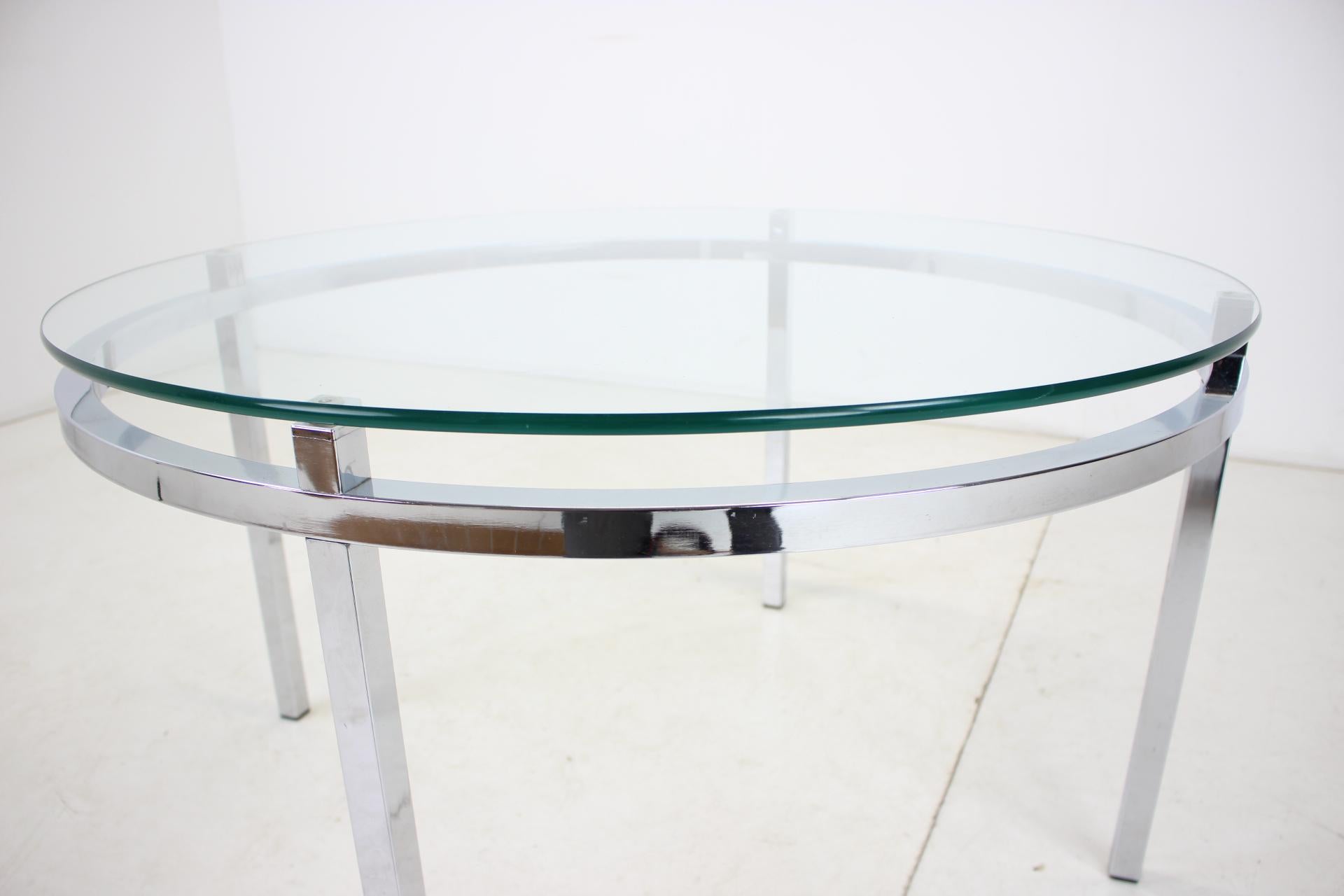 Mid-Century Modern 1970s Round Conference Table Chrome and Glass, Italy For Sale