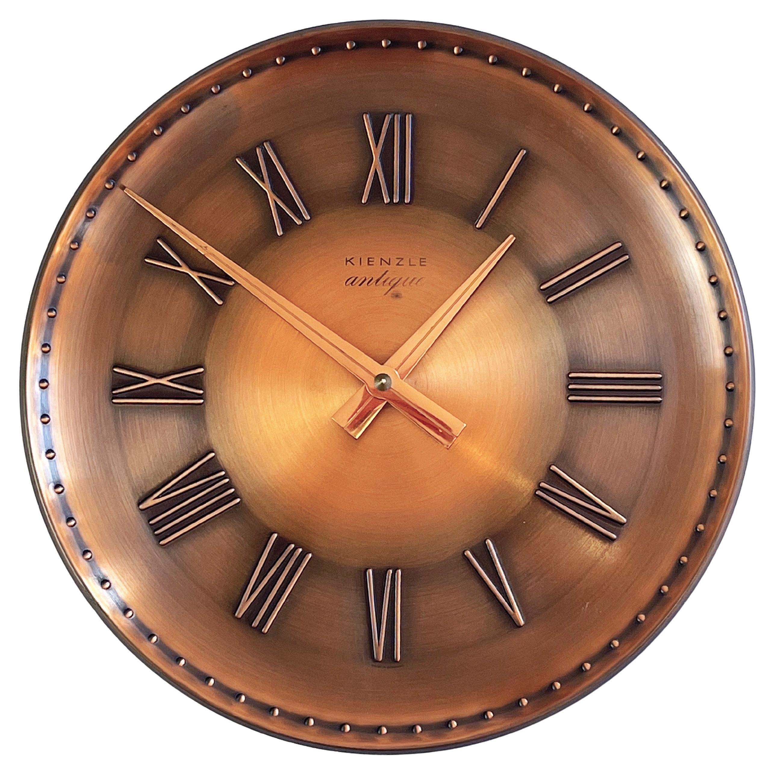 Horloge ronde en cuivre des années 1970 de Kienzle avec chiffres romains, patine antique