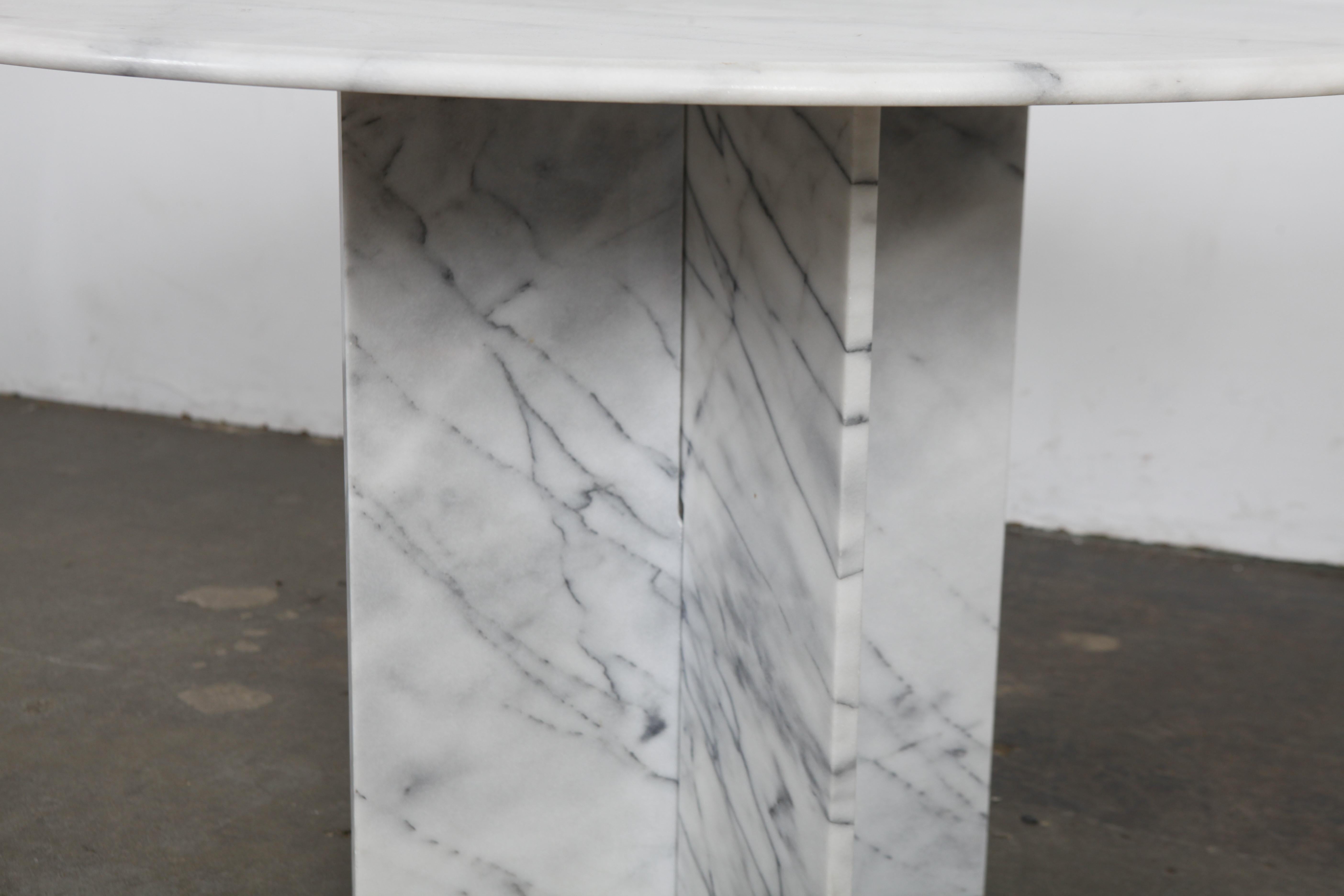 Polished 1970s Round Italian Carrara Marble Dining Table