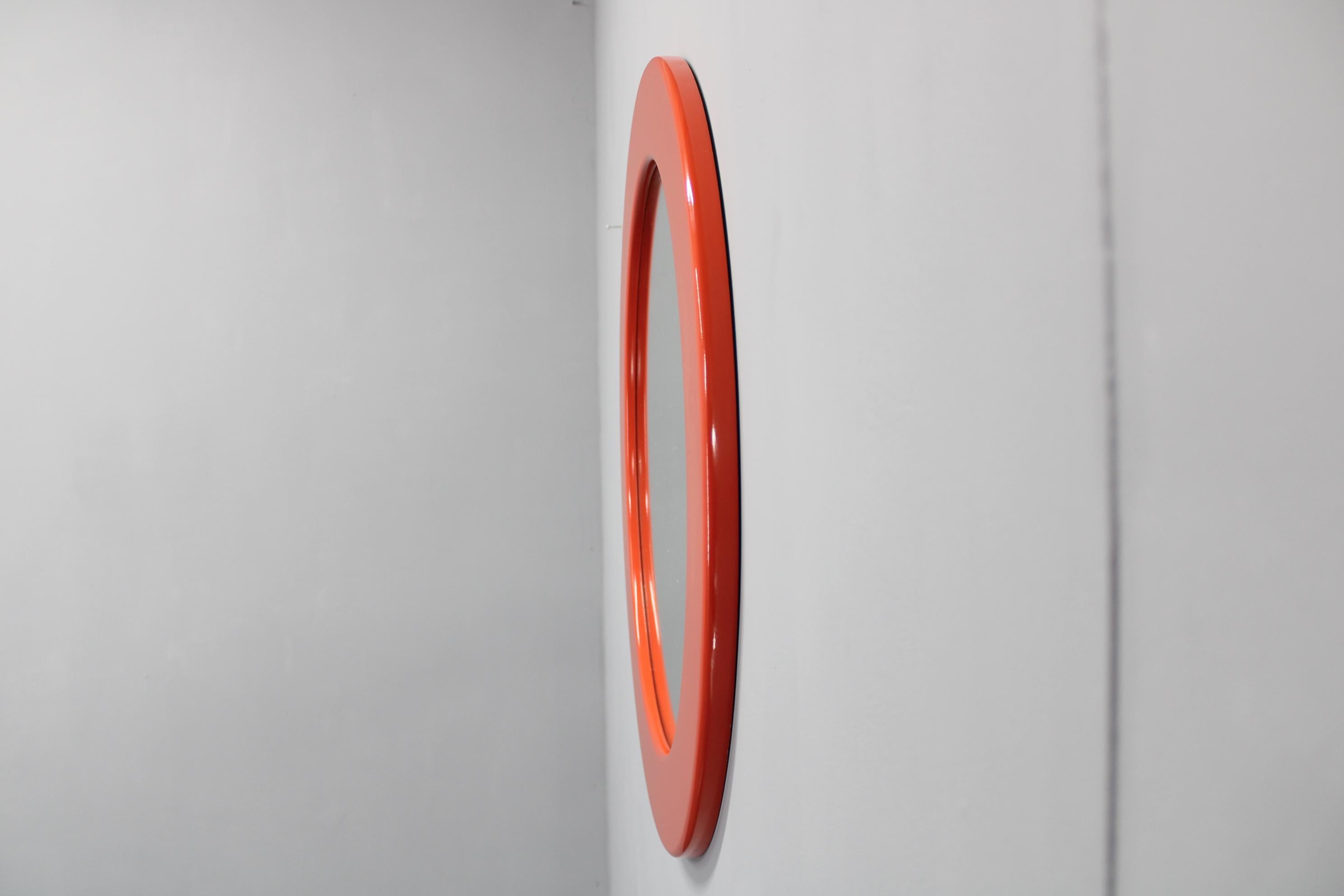 Lacquered 1970s Round Italian Mirror For Sale