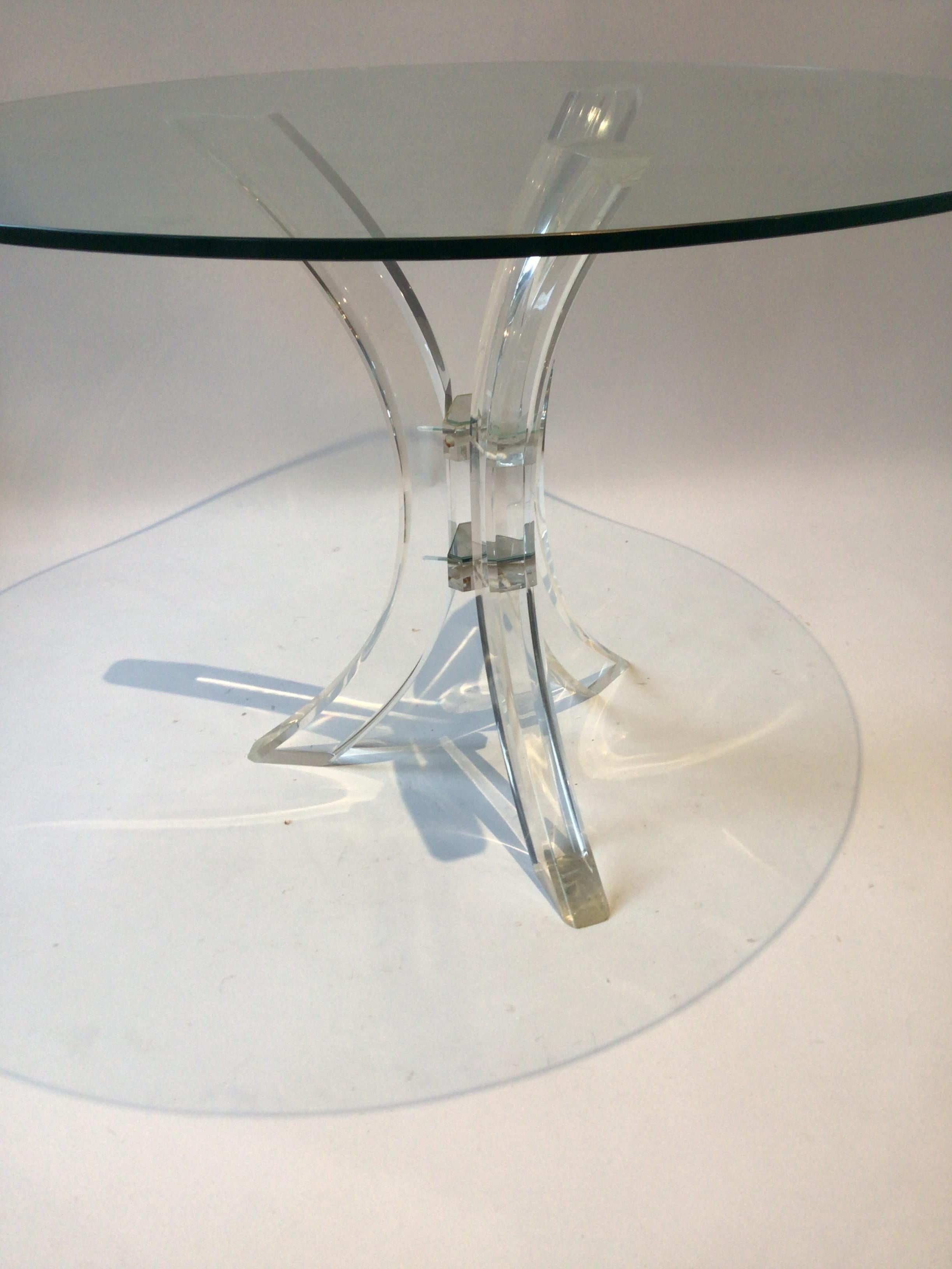 1970s Round Lucite Table With Glass Top In Good Condition In Tarrytown, NY
