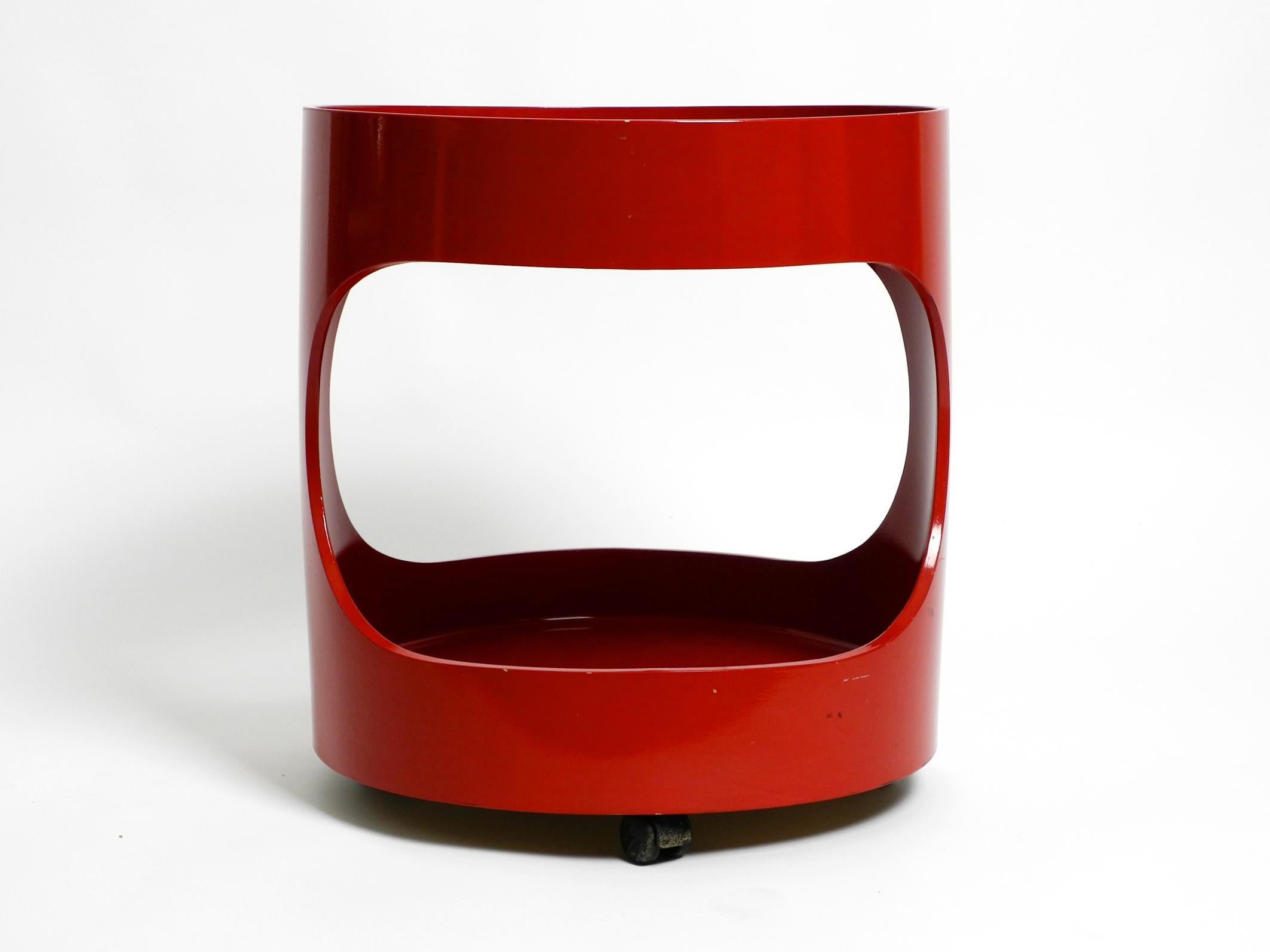 1970s round red side table from OPAL in Space Age design with smoked glass top In Good Condition For Sale In München, DE