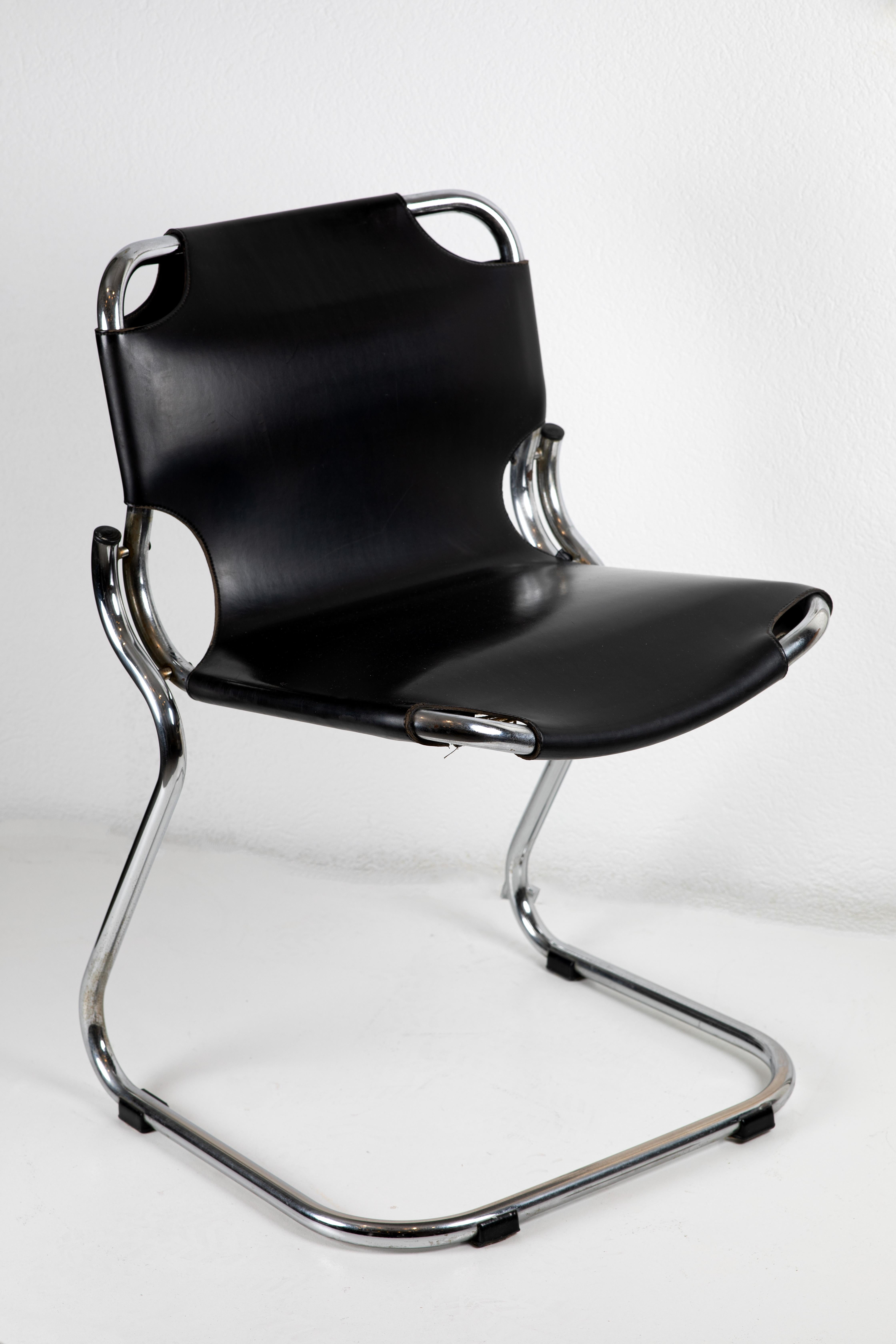 Aluminum 1970s Round Table & Chairs For Sale