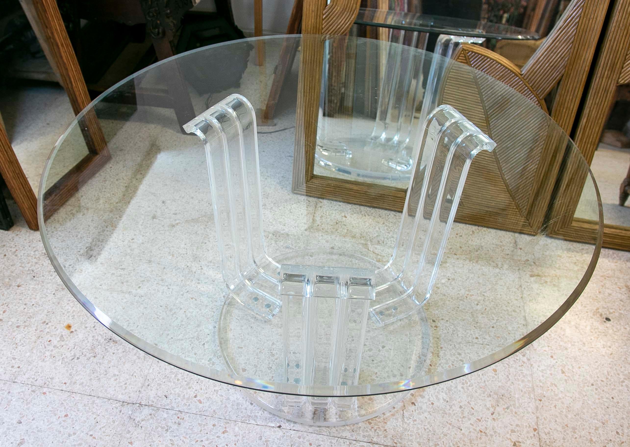 1970er Jahre Runder Tisch mit Metraquilato-Fuß und Glasplatte  im Angebot 10