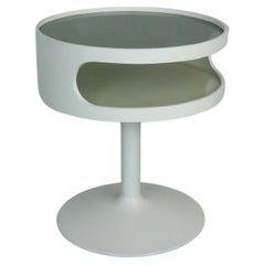 Table d'appoint ronde blanche des années 1970 d'OPAL au design de l'ère spatiale avec plateau en verre fumé