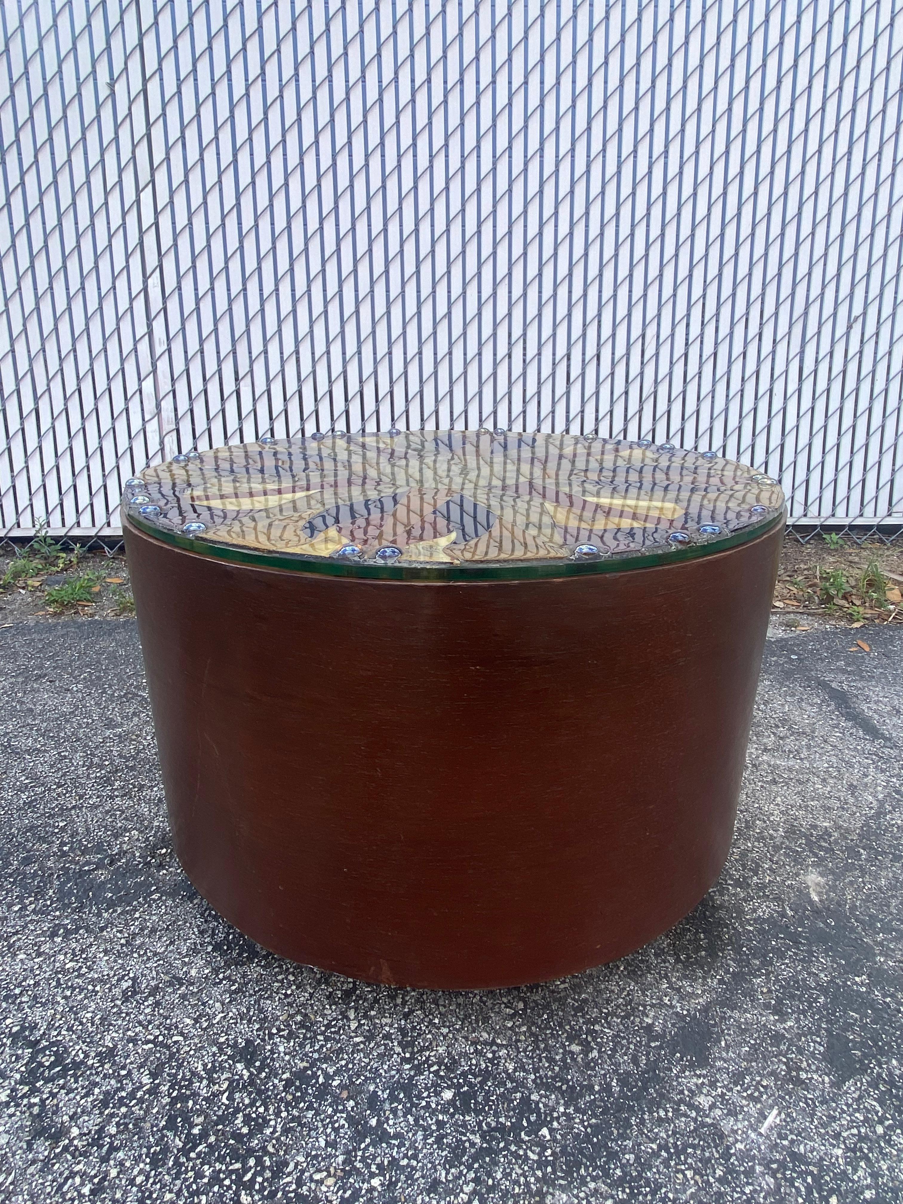 1970s Milo Baughman Circular Wood Brass Coffee Table Murano Art Glass Top For Sale 4
