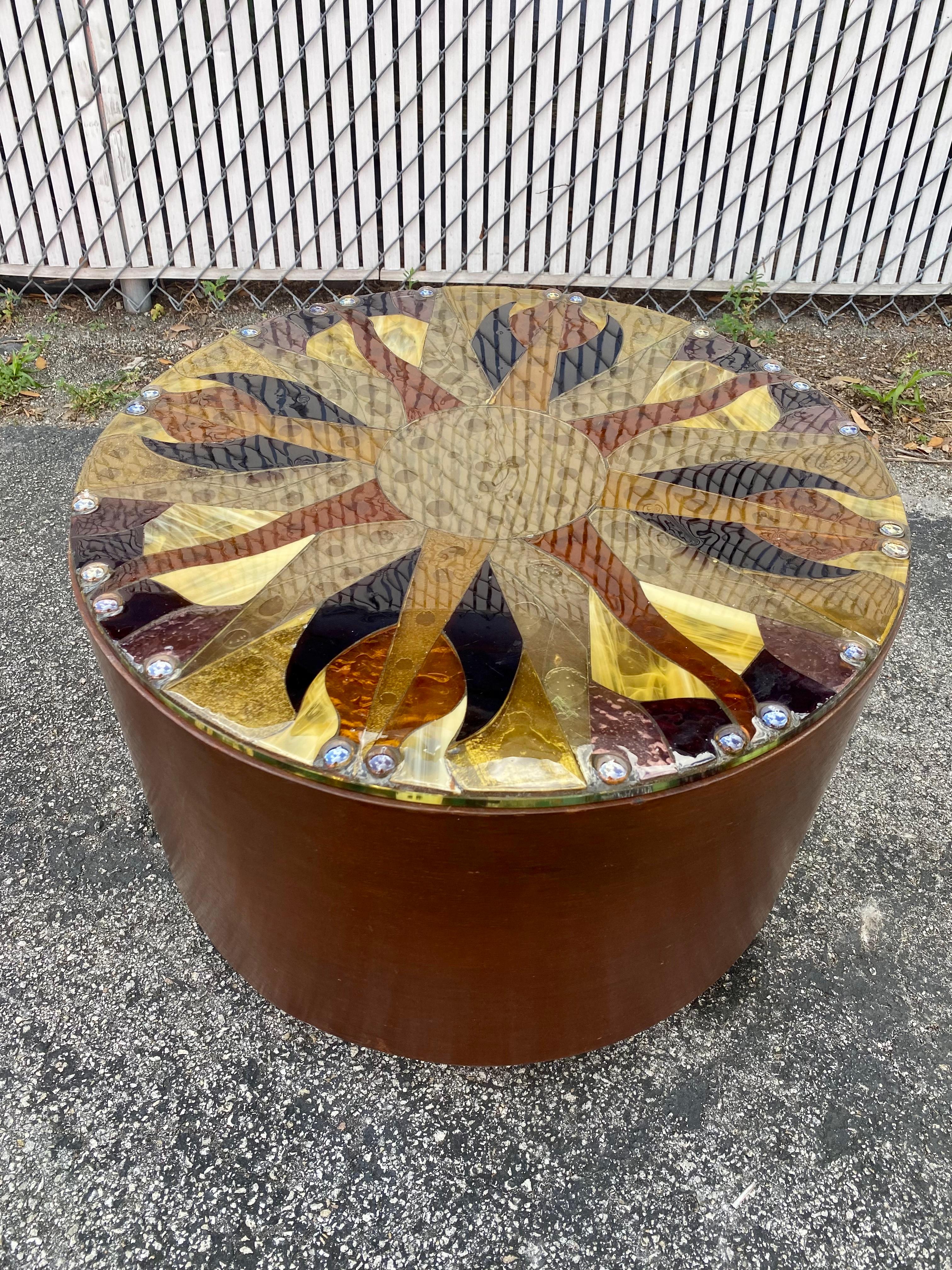 1970s Milo Baughman Circular Wood Brass Coffee Table Murano Art Glass Top In Good Condition For Sale In Fort Lauderdale, FL