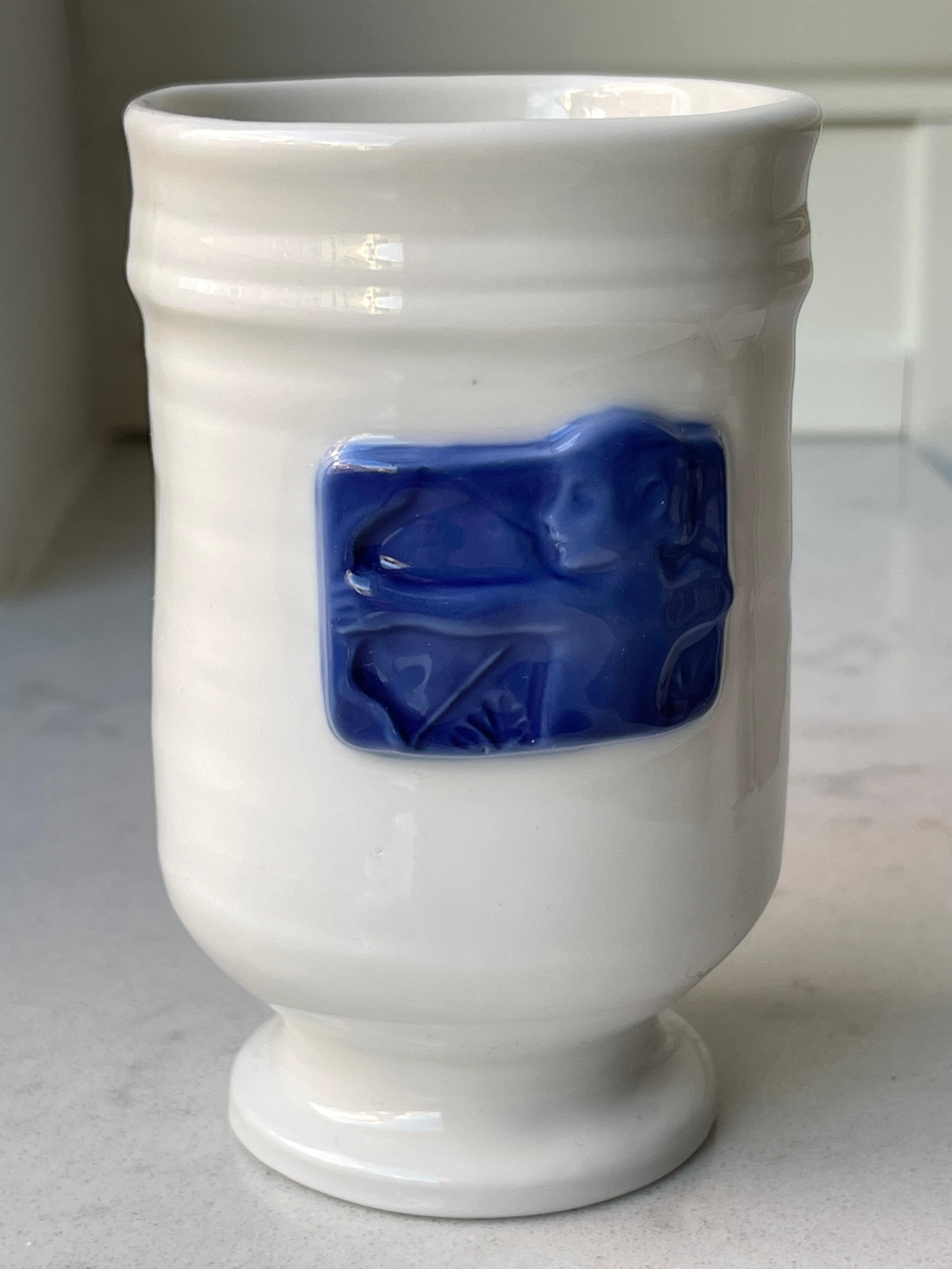 1970er Royal Copenhagen Weißes Porzellan Amors Pfeil Schütze Vase (Glasiert) im Angebot