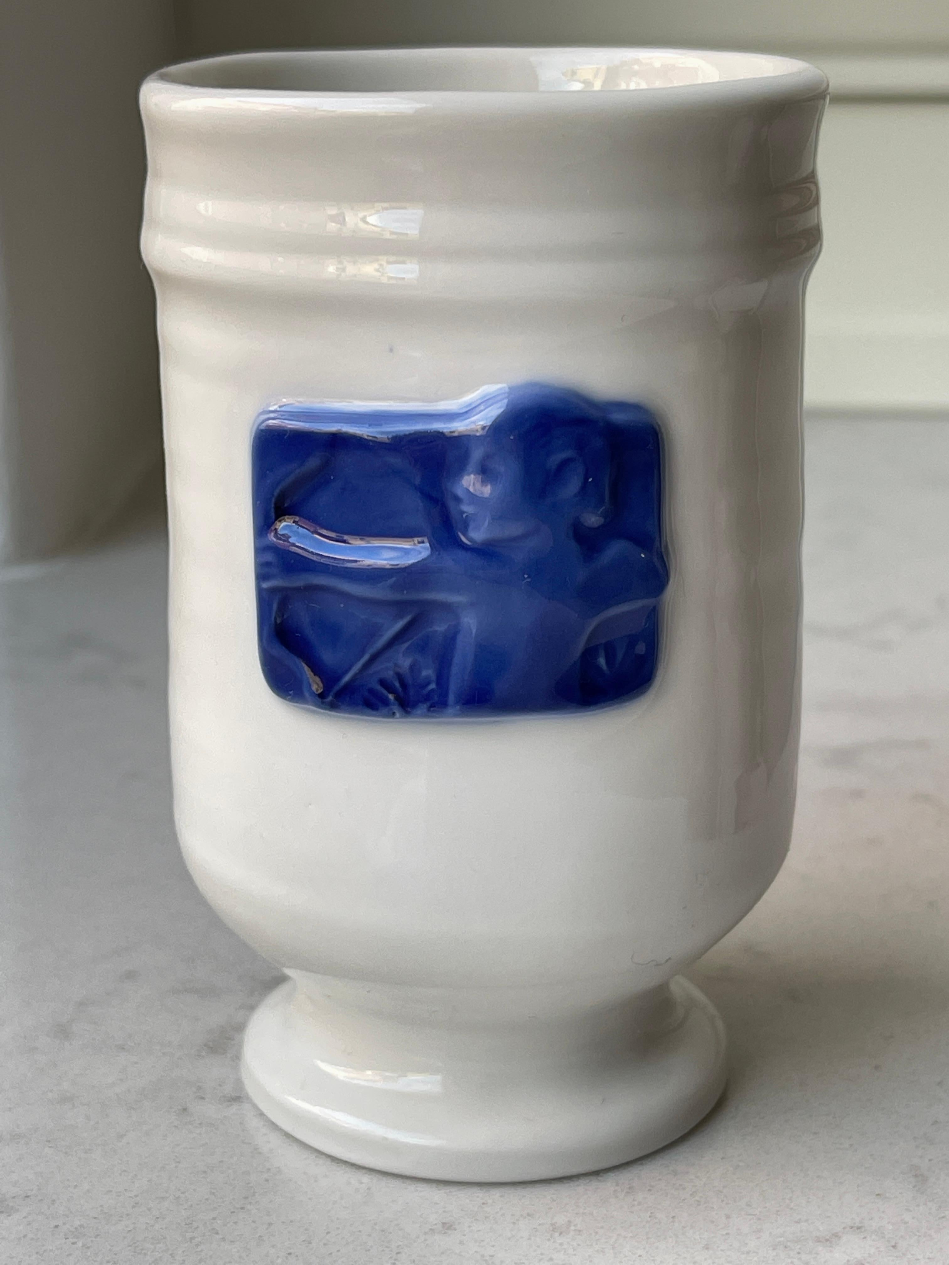 1970er Royal Copenhagen Weißes Porzellan Amors Pfeil Schütze Vase (20. Jahrhundert) im Angebot