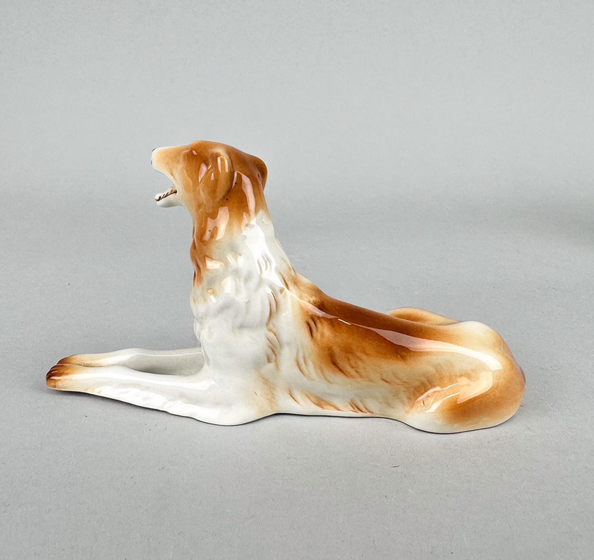 Ceco Statua in porcellana di Royal Dux del 1970 raffigurante un collie in vendita