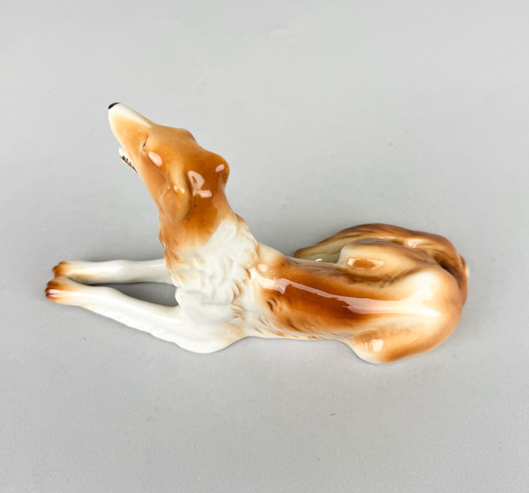 Statua in porcellana di Royal Dux del 1970 raffigurante un collie In condizioni buone in vendita a Praha, CZ
