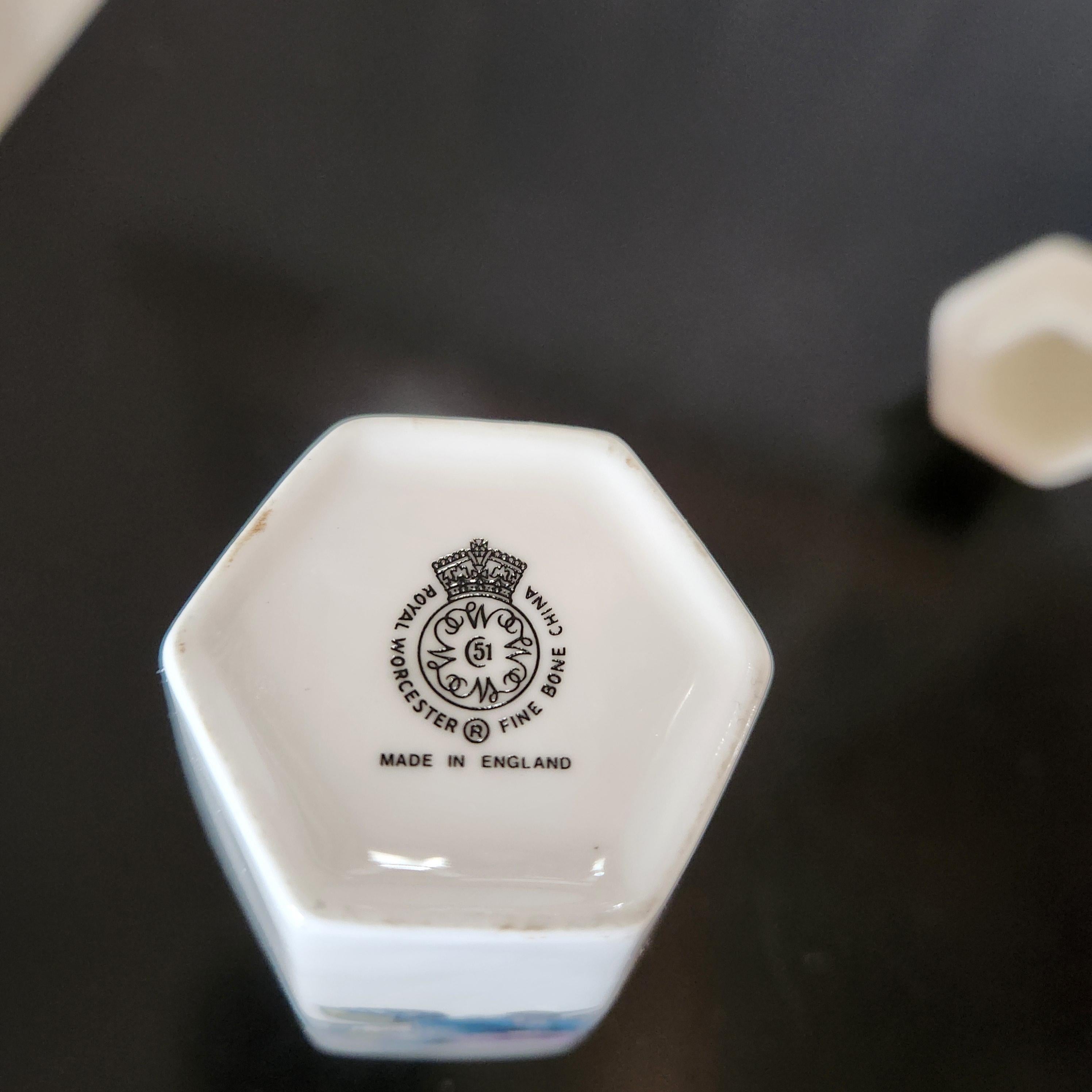 Mid-Century Modern 1970s Royal Worcester Bone China Petite Ginger Jar For Sale