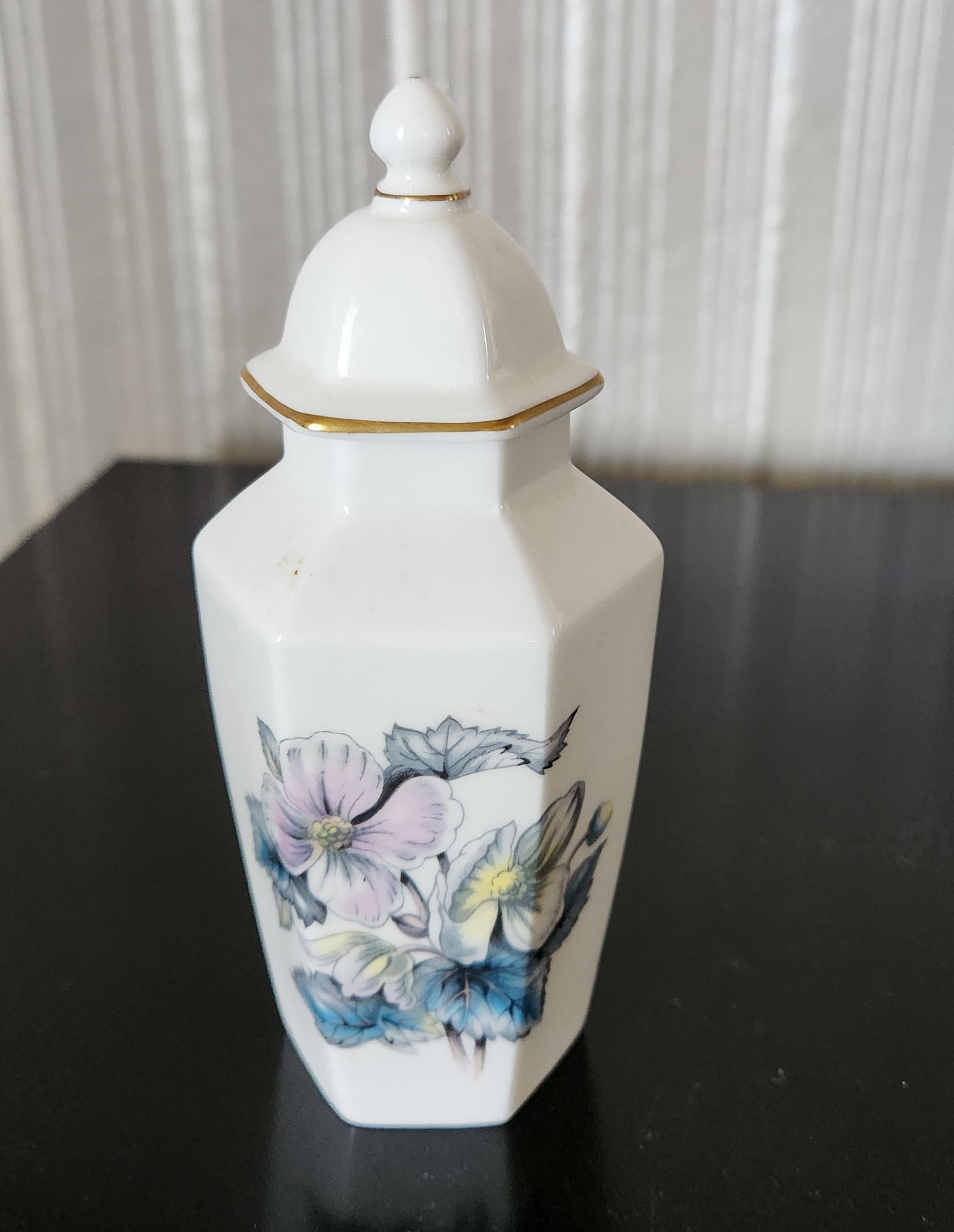 1970s Royal Worcester Bone China Petite Ginger Jar For Sale 2