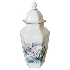 Vasetto di zenzero Petite in porcellana d'osso Royal Worcester degli anni '70