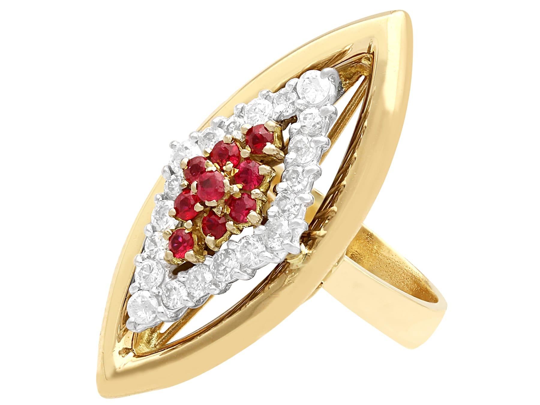 Taille ronde Bague cocktail en or jaune avec rubis et diamants des années 1970 en vente