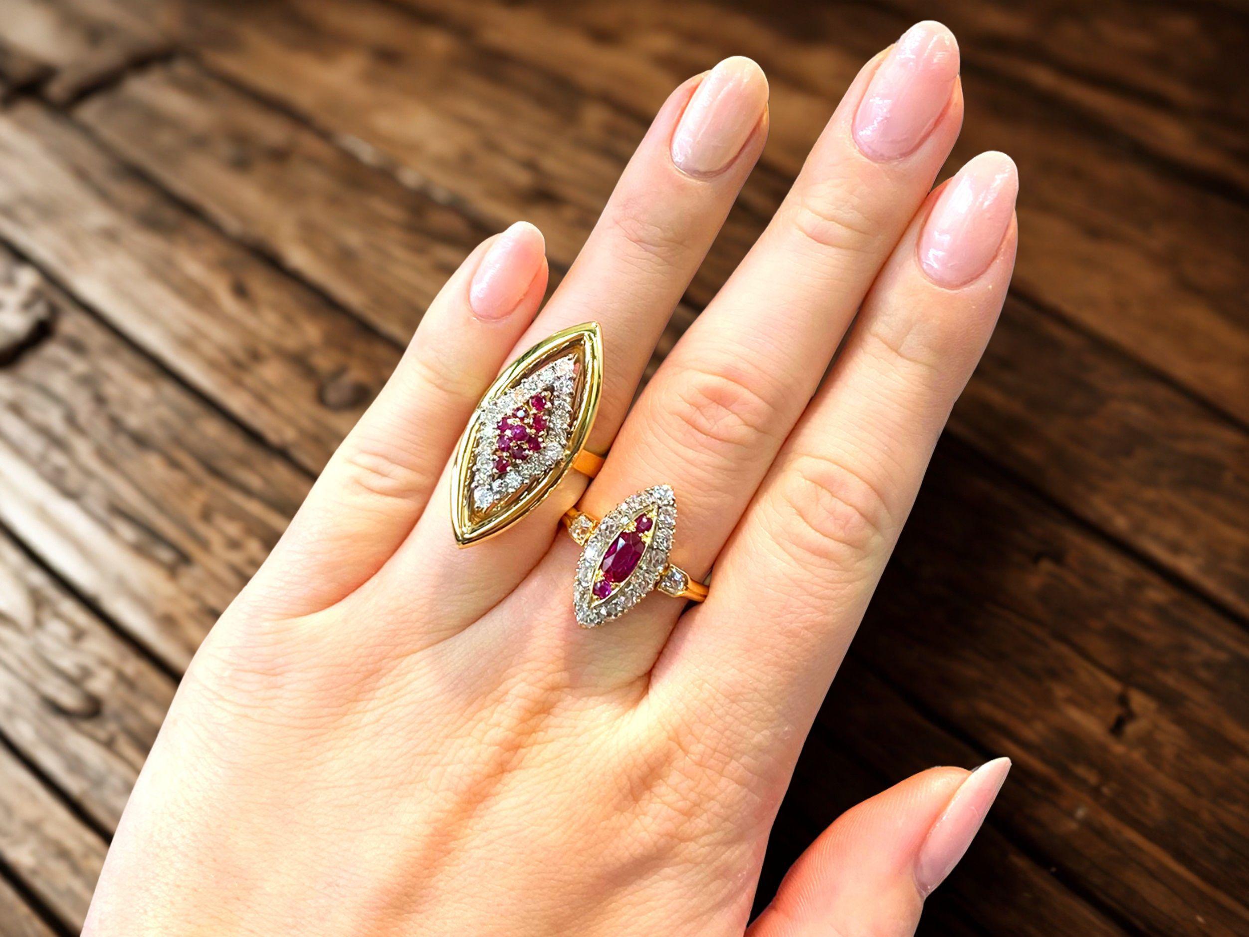 Taille ronde Bague cocktail en or jaune avec rubis et diamants des années 1970 en vente