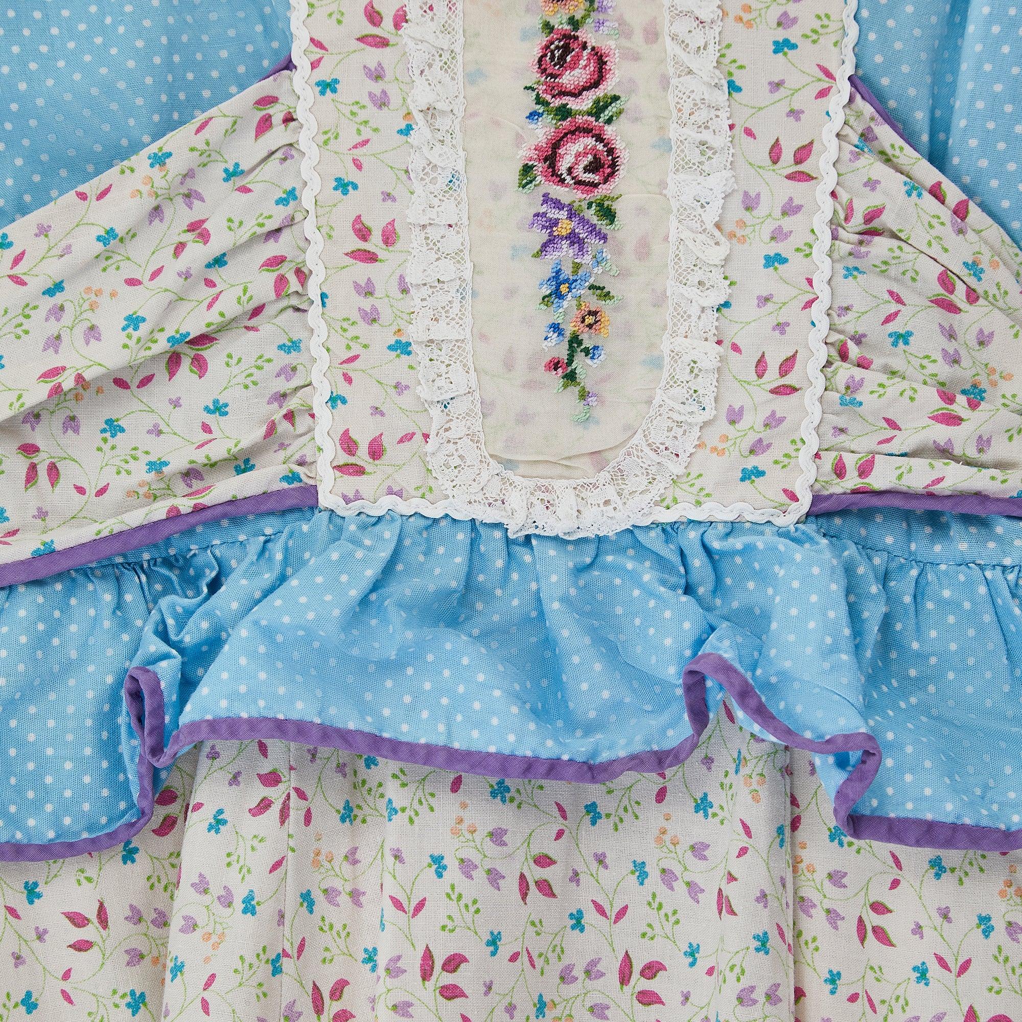 Rumak Robe longue en coton imprimé floral à pois bleu des années 1970 Excellent état - En vente à London, GB