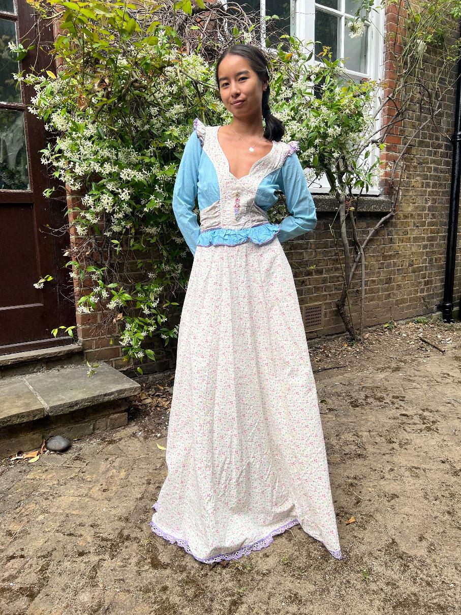 Rumak Robe longue en coton imprimé floral à pois bleu des années 1970 en vente 1