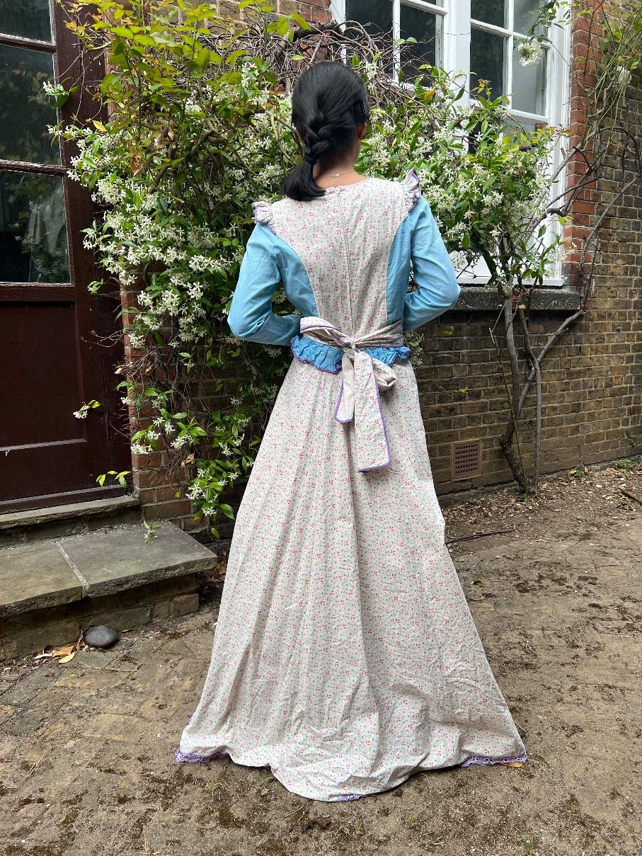 Rumak Robe longue en coton imprimé floral à pois bleu des années 1970 en vente 2