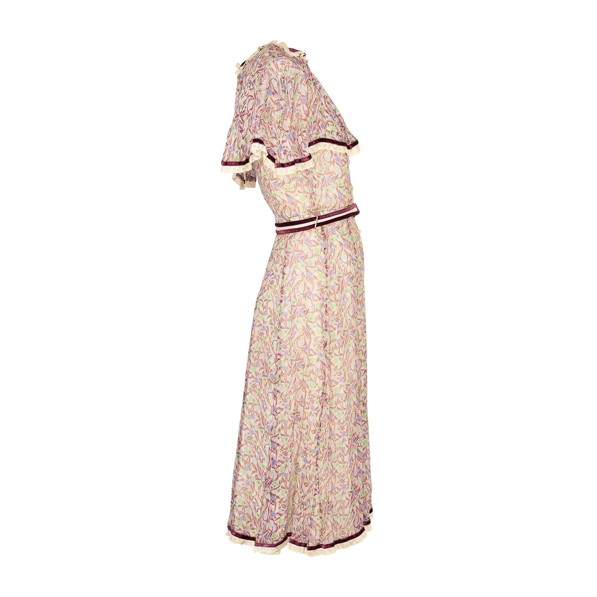 Questo abito midi in chiffon anni '70 è firmato Rumak, l'etichetta londinese bohémien che ha emulato lo stile e sicuramente la qualità della celebre stilista britannica Thea Porter. Questo abito, un primo esempio, è realizzato in chiffon di seta