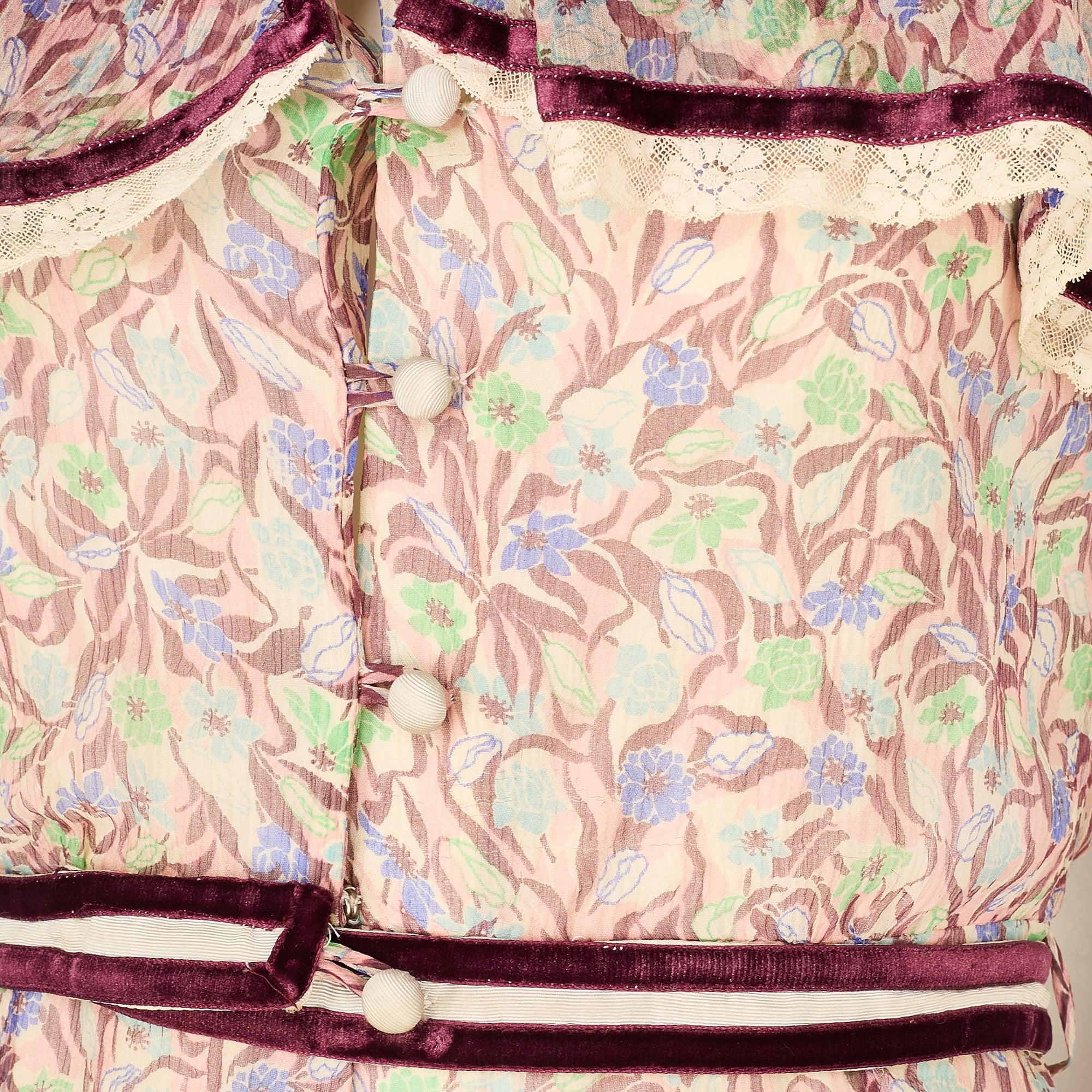 Abito in chiffon floreale in seta Rumak Couture anni '70 con mantellina In condizioni ottime in vendita a London, GB