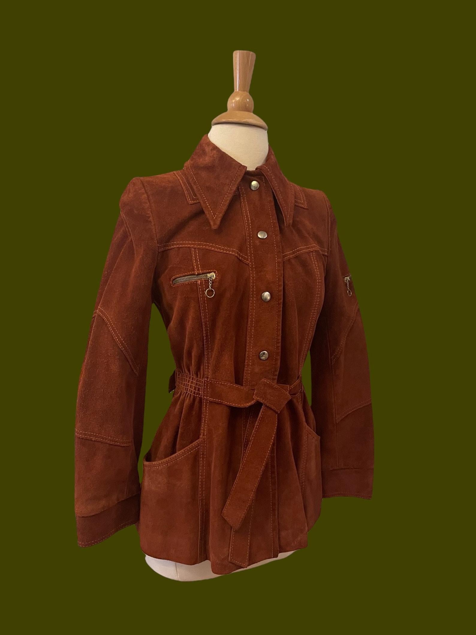 vintage rust brown suede jacket
pointed collar
cinched waist with attached belt
small coin pockets on the chest & sleeve
coin pockets have pull ring zip closure
bucket pockets at waist
snap button closure
topstitching throughout
jacket is