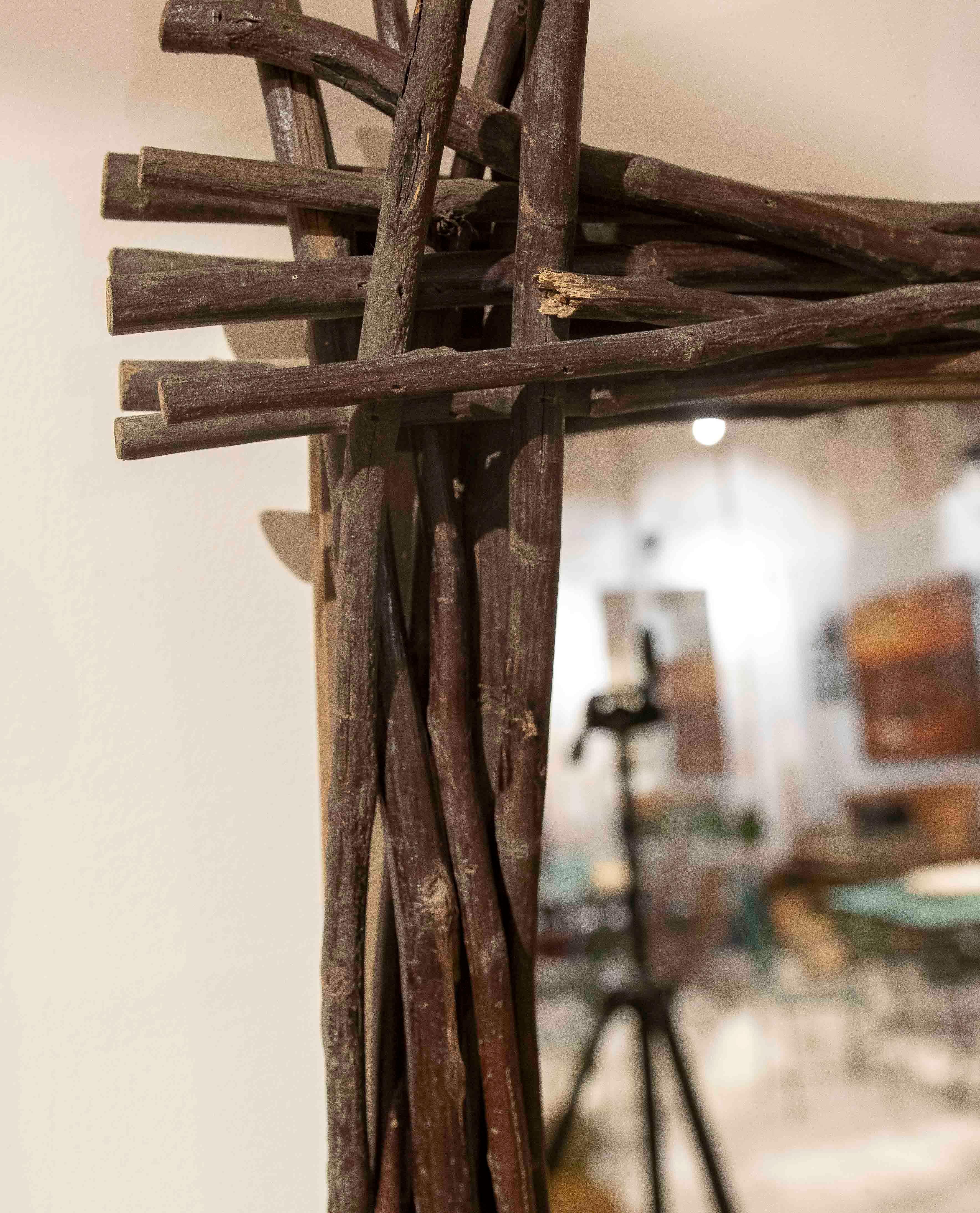 1970s Rustic Style Mirror with Natural Wood Branch Frame In Good Condition For Sale In Marbella, ES
