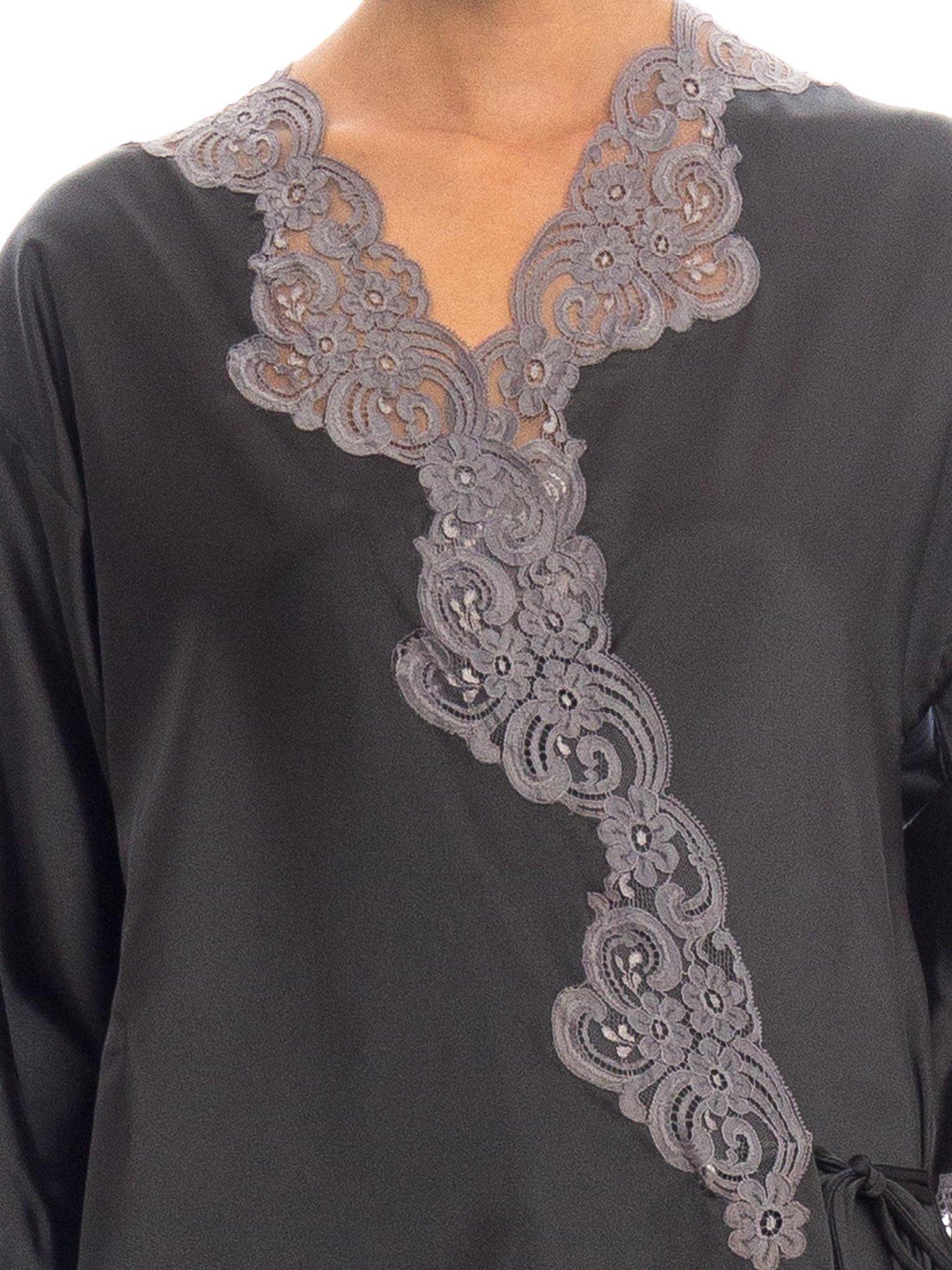 1970S SAKS FIFTH AVENUE Dark Grey Polyester Satin & Lace Negligee With Matching In Excellent Condition In New York, NY