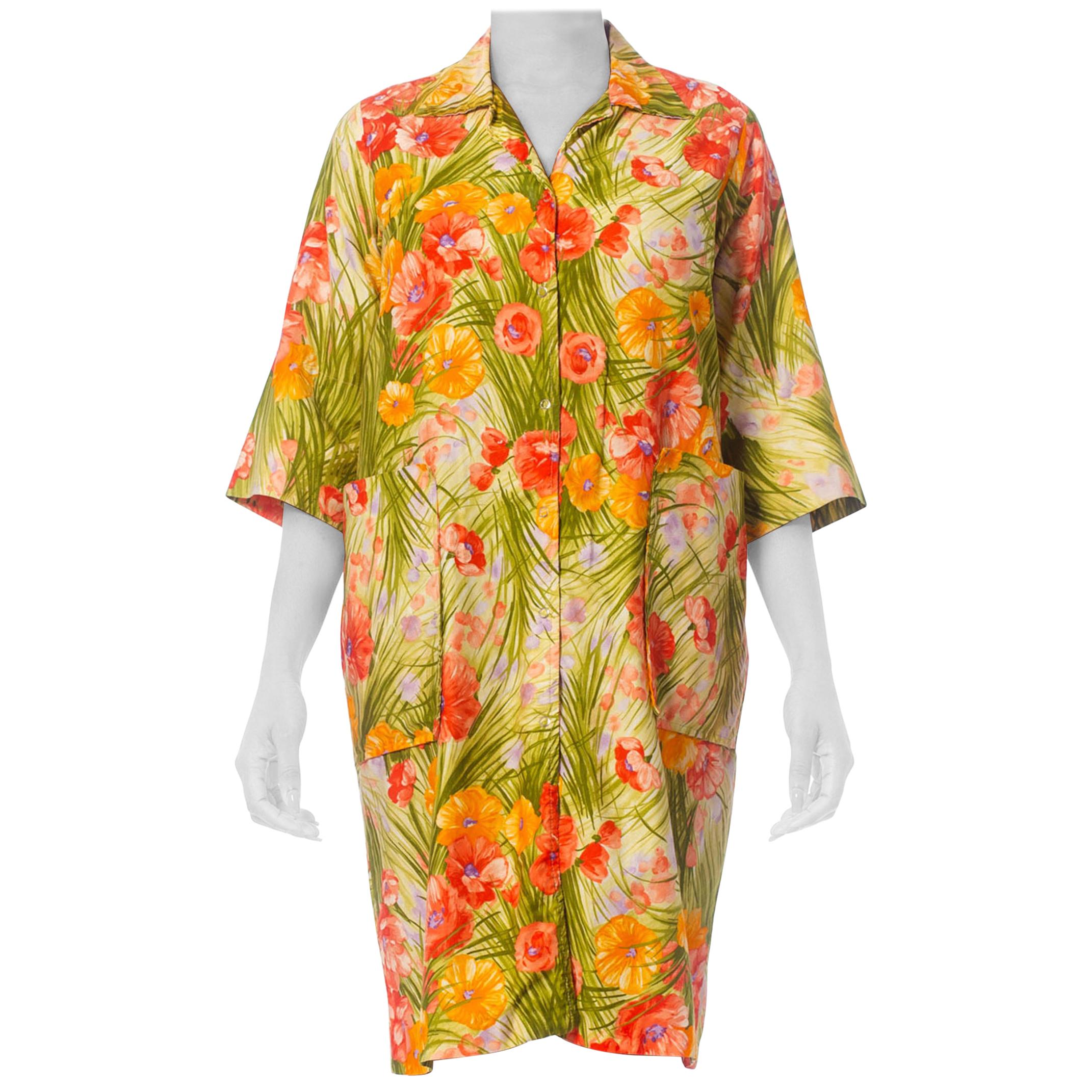 1970S SAKS FIFTH AVENUE Orange & Green Floral Cotton Sateen House Coat Dress Wi For Sale