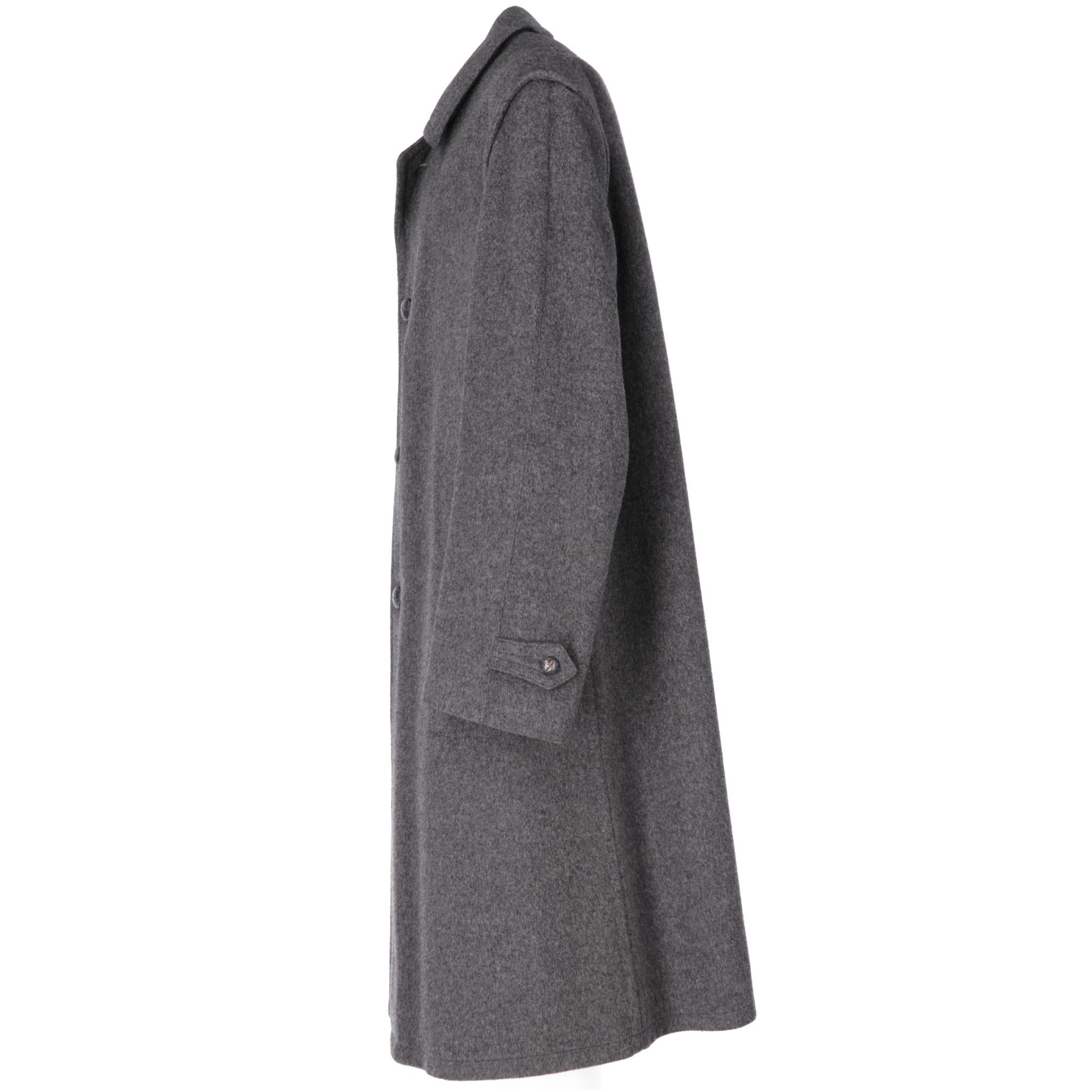 Loden Salko grey wool coat with two front welt pockets, one inner zipped pocket, inverted pleat on back, classic collar, front closure with covered leather buttons.

The loden from Austria was created by the brand Salko.
The 