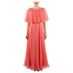 1970er Jahre Lachsrosa Polyester Plissee-Rüschen-Kleid