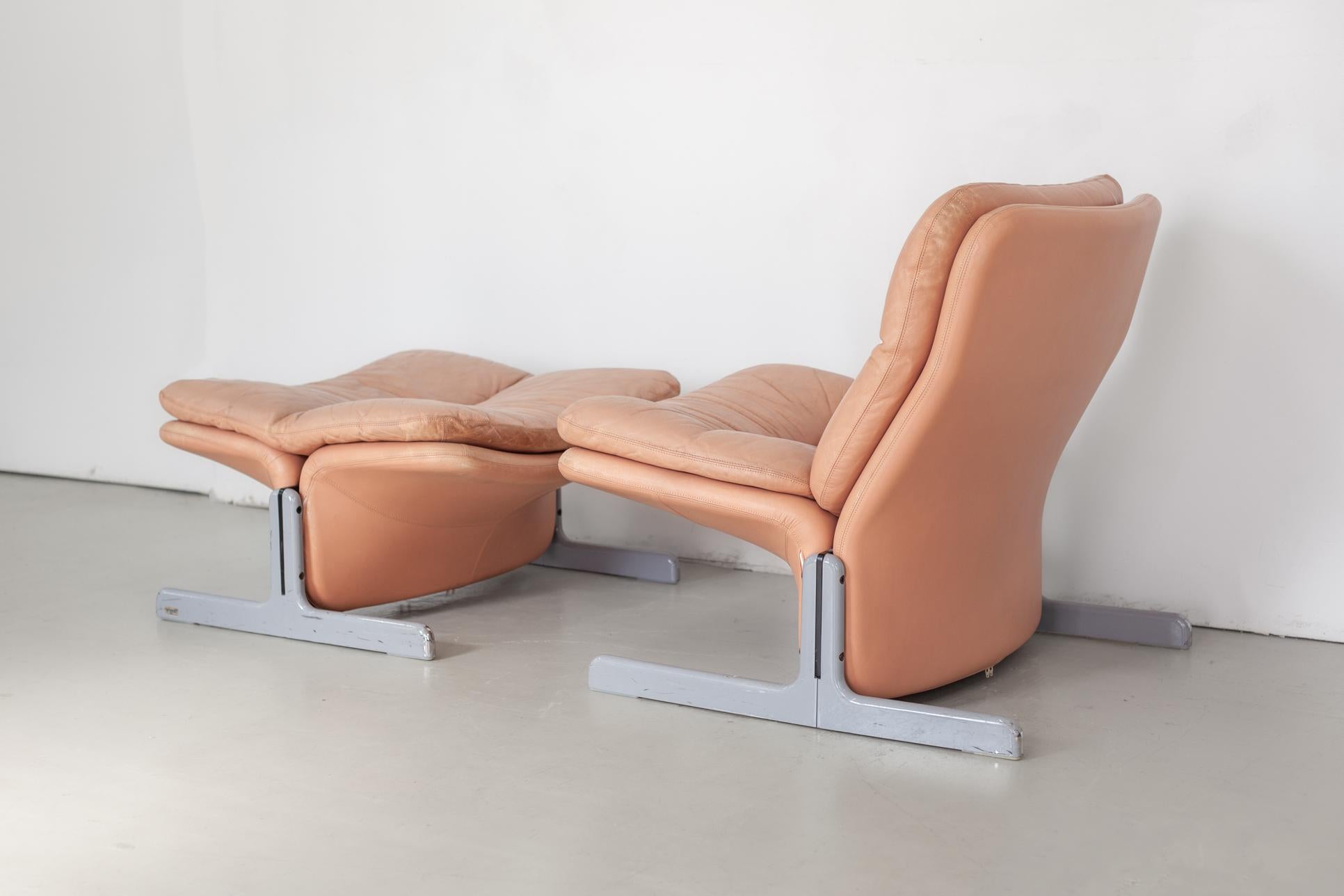 1970s Sandwich chair with ottoman by Titina Ammanati and Giampiero Vitelli for Brunati. The low profile chair and ottoman feature an upside down T chrome base. The leather seats are plush and extremely comfortable. A wonderful example of 1970s