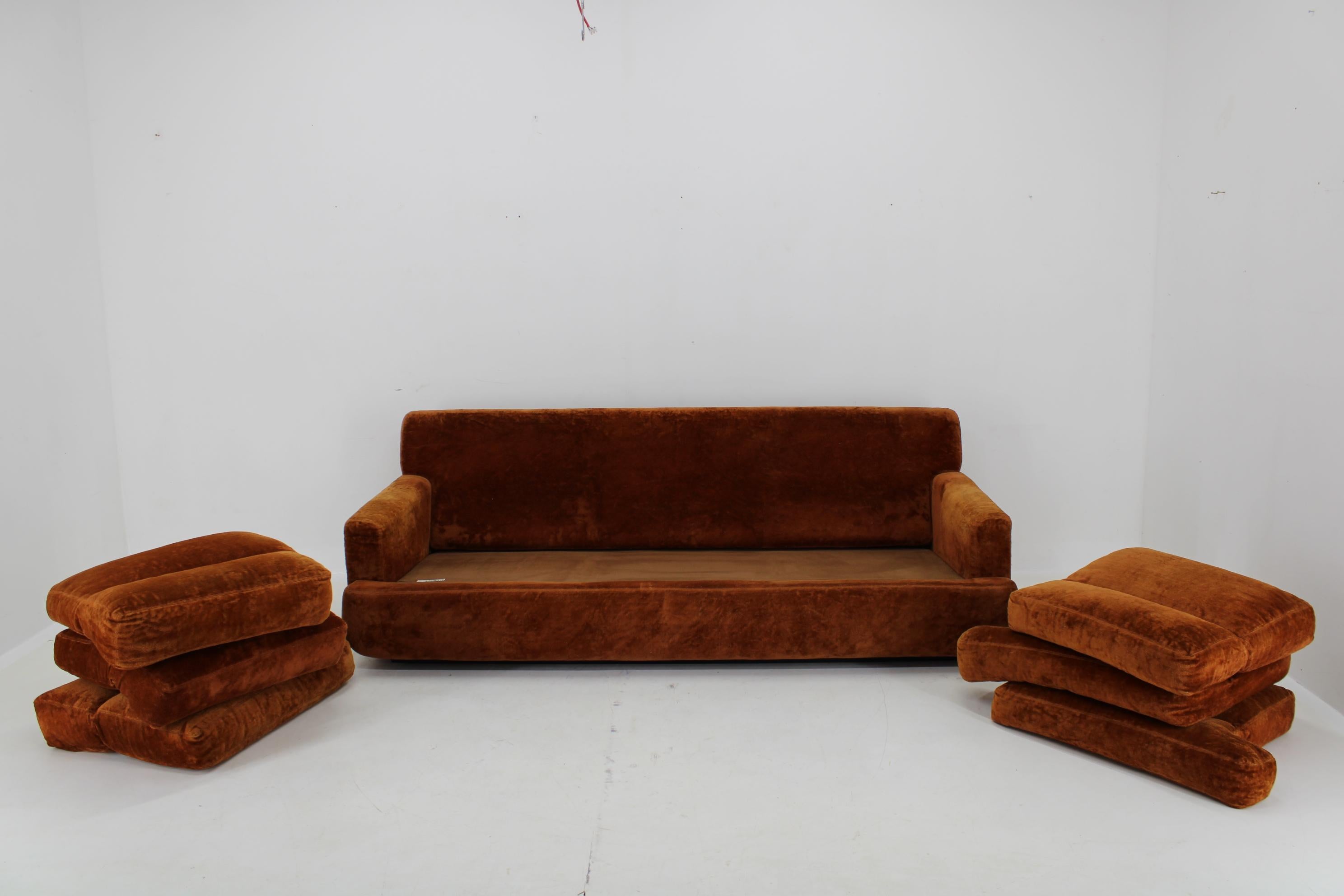 1970er Saporiti 3-Sitzer Sofa aus Samt, Italien im Angebot 7
