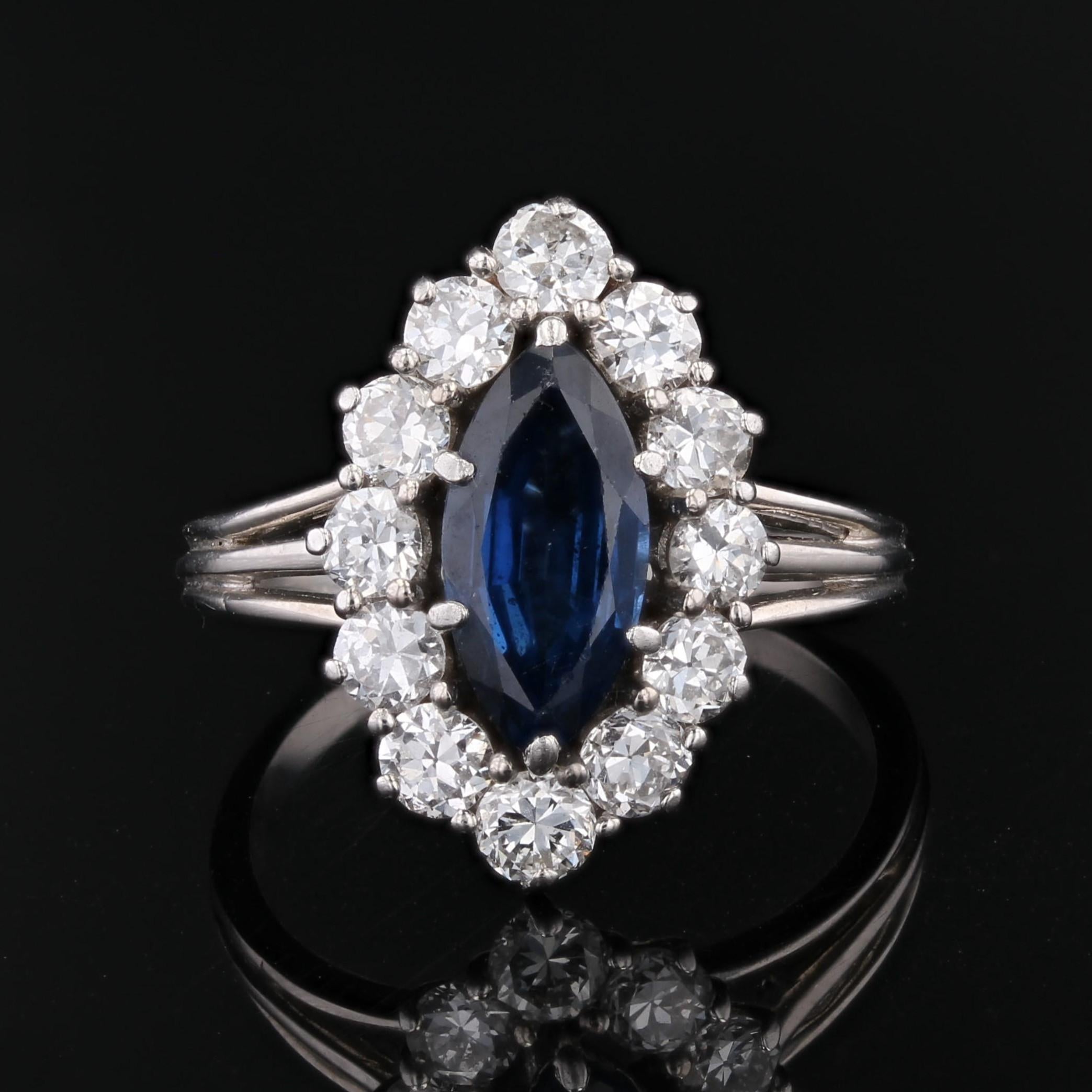 Anillo marquesa de oro blanco de 18 quilates con zafiro y diamantes de los años 70 en Bastante bueno estado para la venta en Poitiers, FR