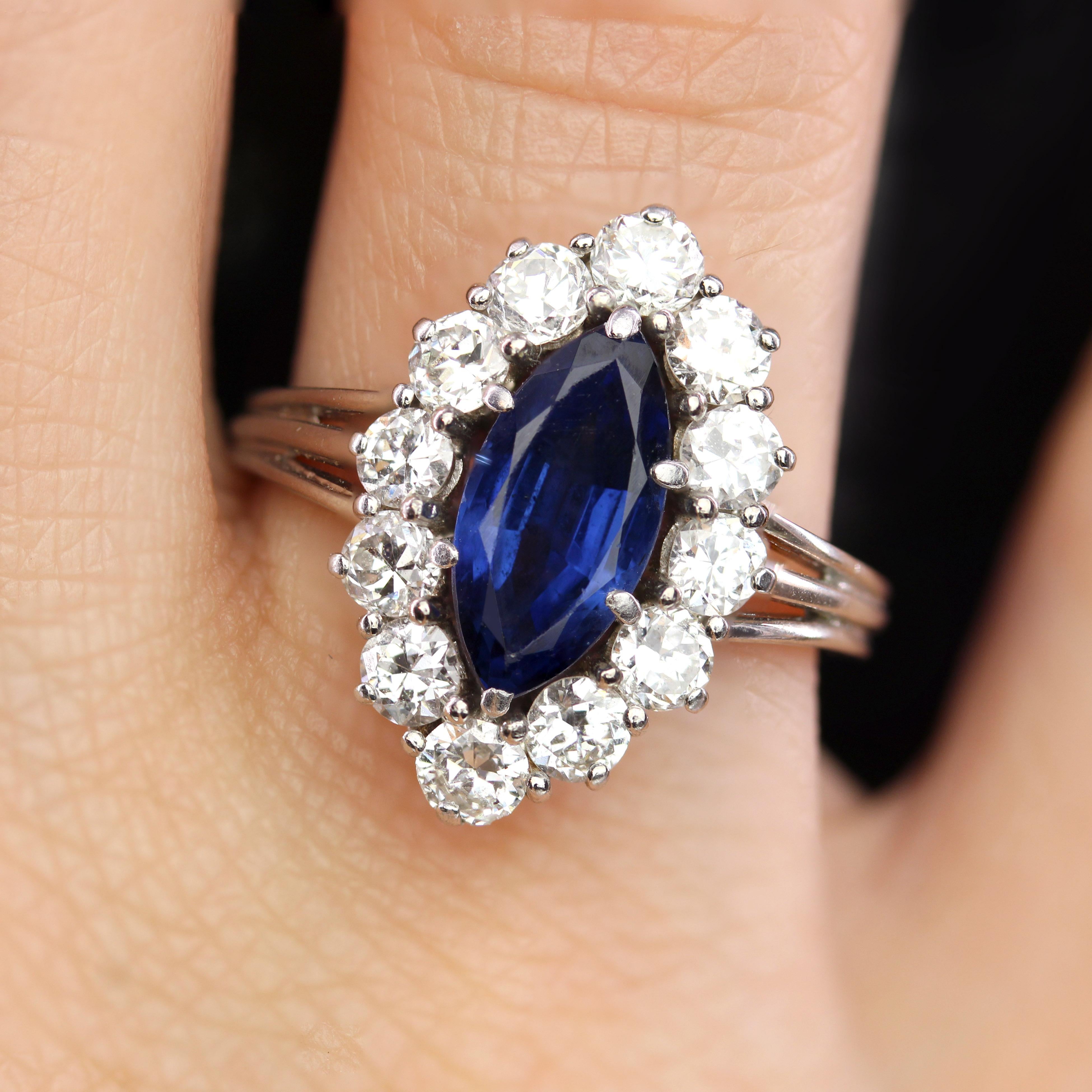 De las mujeres Anillo marquesa de oro blanco de 18 quilates con zafiro y diamantes de los años 70 en venta