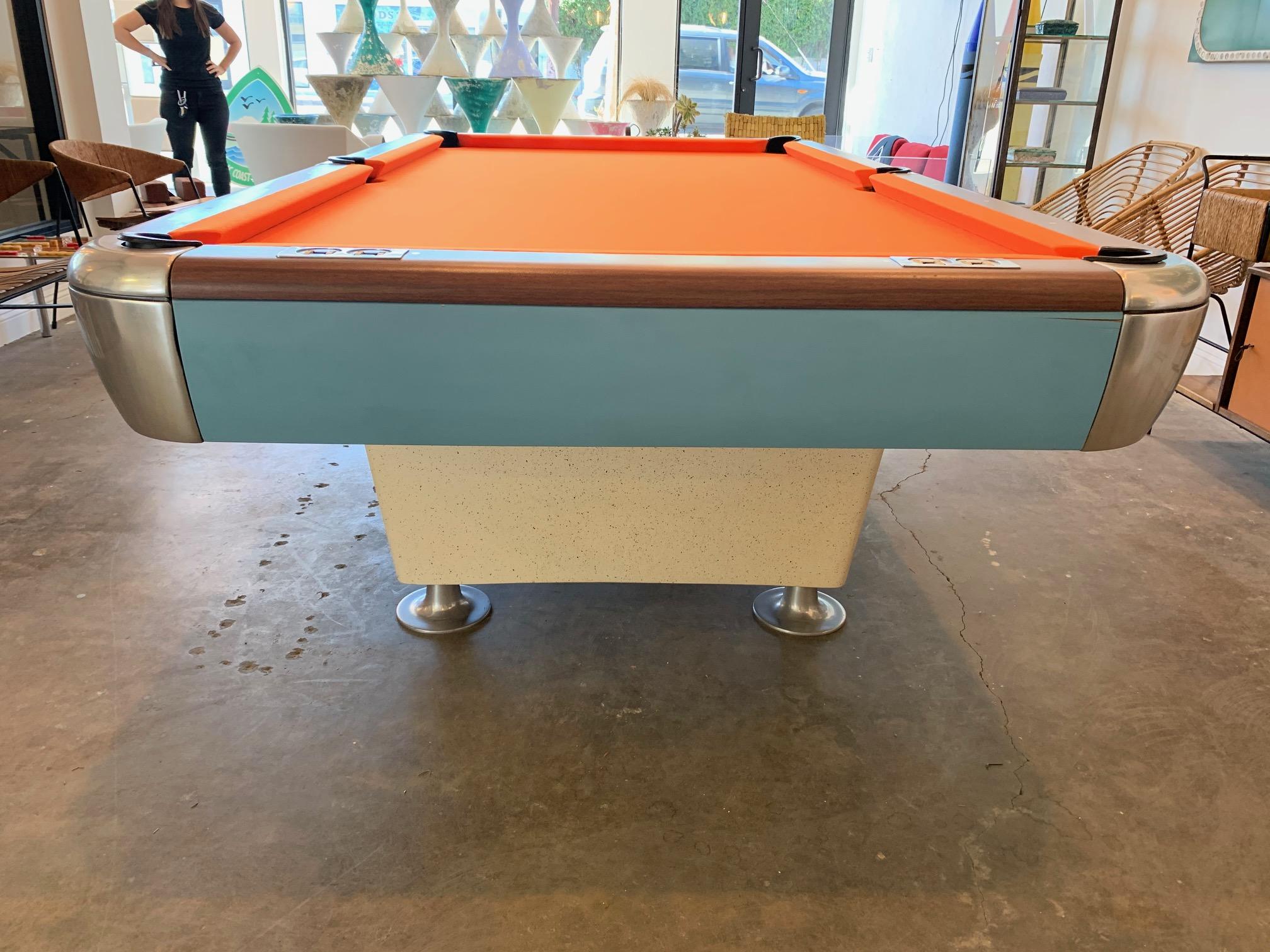 1970s Fiberglass and Wood Pool Table In Good Condition In Los Angeles, CA