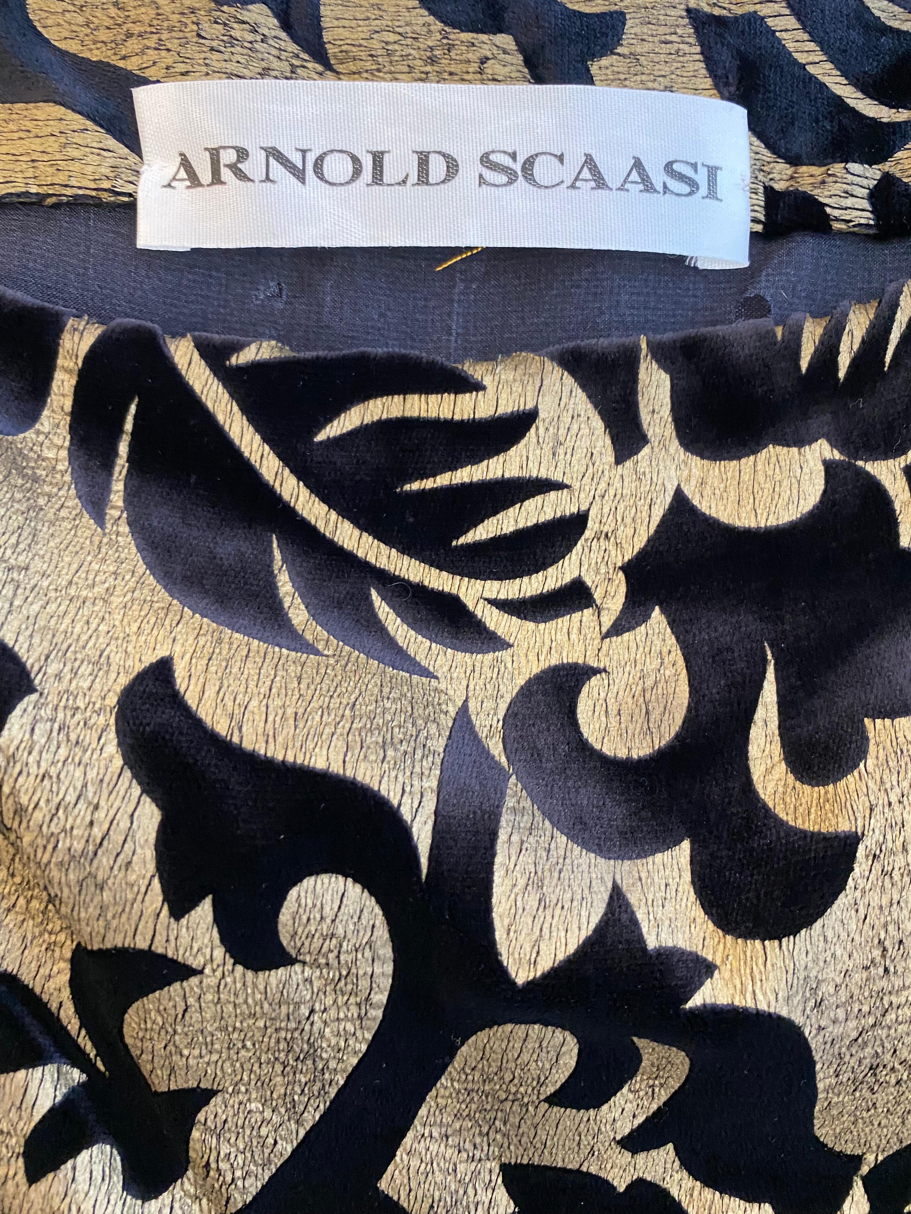 Beautiful 1970s Arnold Scaasi Black and Gold velvet flocked “ Poiret” Inspired Print Gown.
Sleeveless - bateau  neckline. Perfect for Holiday Cocktail Party or Black tie event.
Size: Small/ 0/2
Bust: 32” / waist: 24”length: 61”